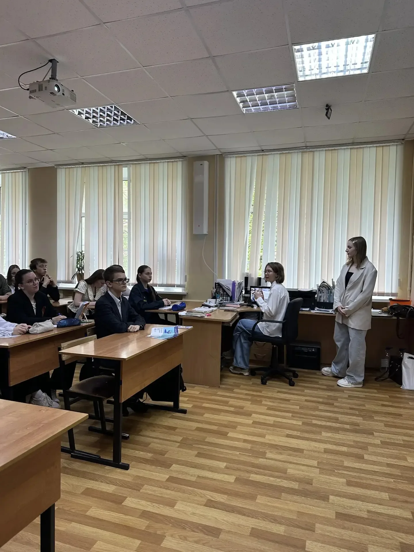 14 мая в гимназии прошла очень интересная профориентационная встреча. Студенты Нижегородской Высшей 