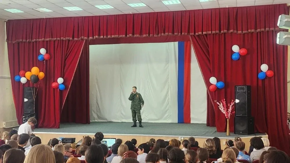🗒В преддверии празднования Великой Победы в нашей школе состоялся праздничный концерт «Сияй в веках,