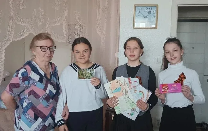 Накануне Дня Победы ученики, родители и учителя школы №30 присоединились к краевой акции «С Днём Поб