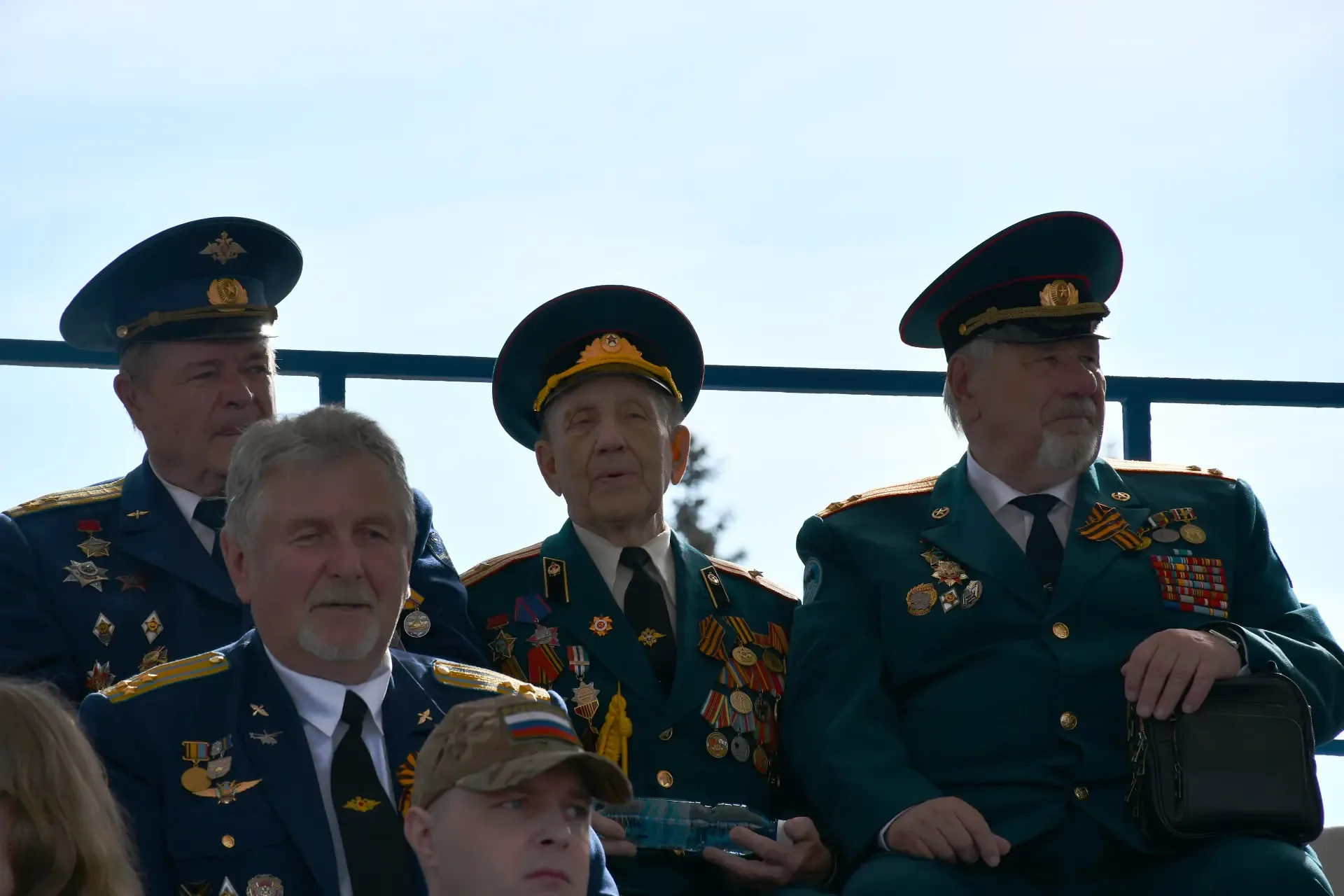 ПАРАД ПОБЕДЫ И ШЕСТВИЕ «БЕССМЕРТНОГО ПОЛКА», в которых приняли участие более 100 тысяч новосибирцев,