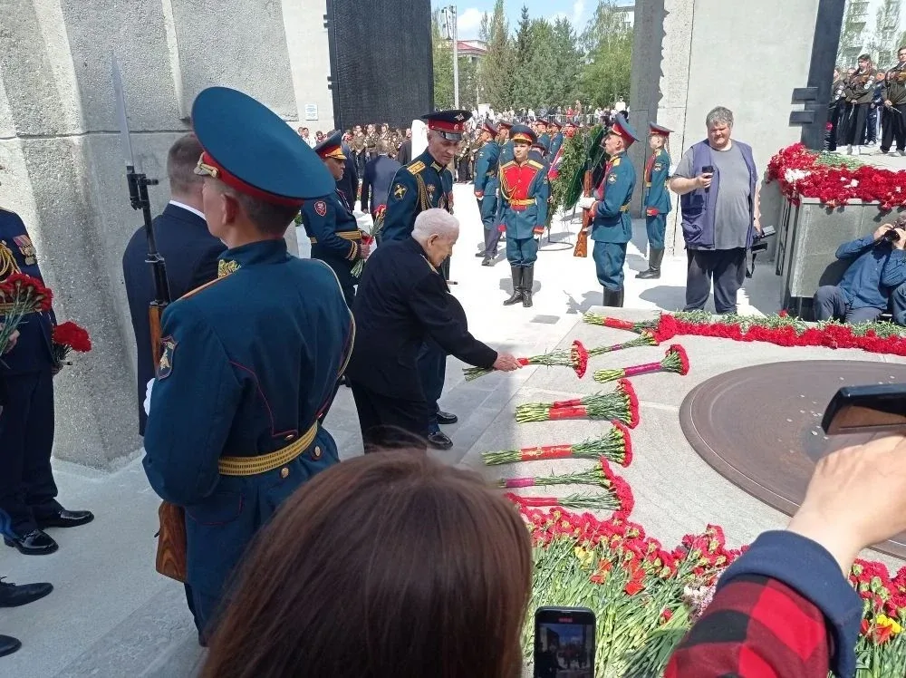 9 мая 2026 года на мемориальном комплексе «Монумент Славы» в Новосибирске состоялось торжественное м