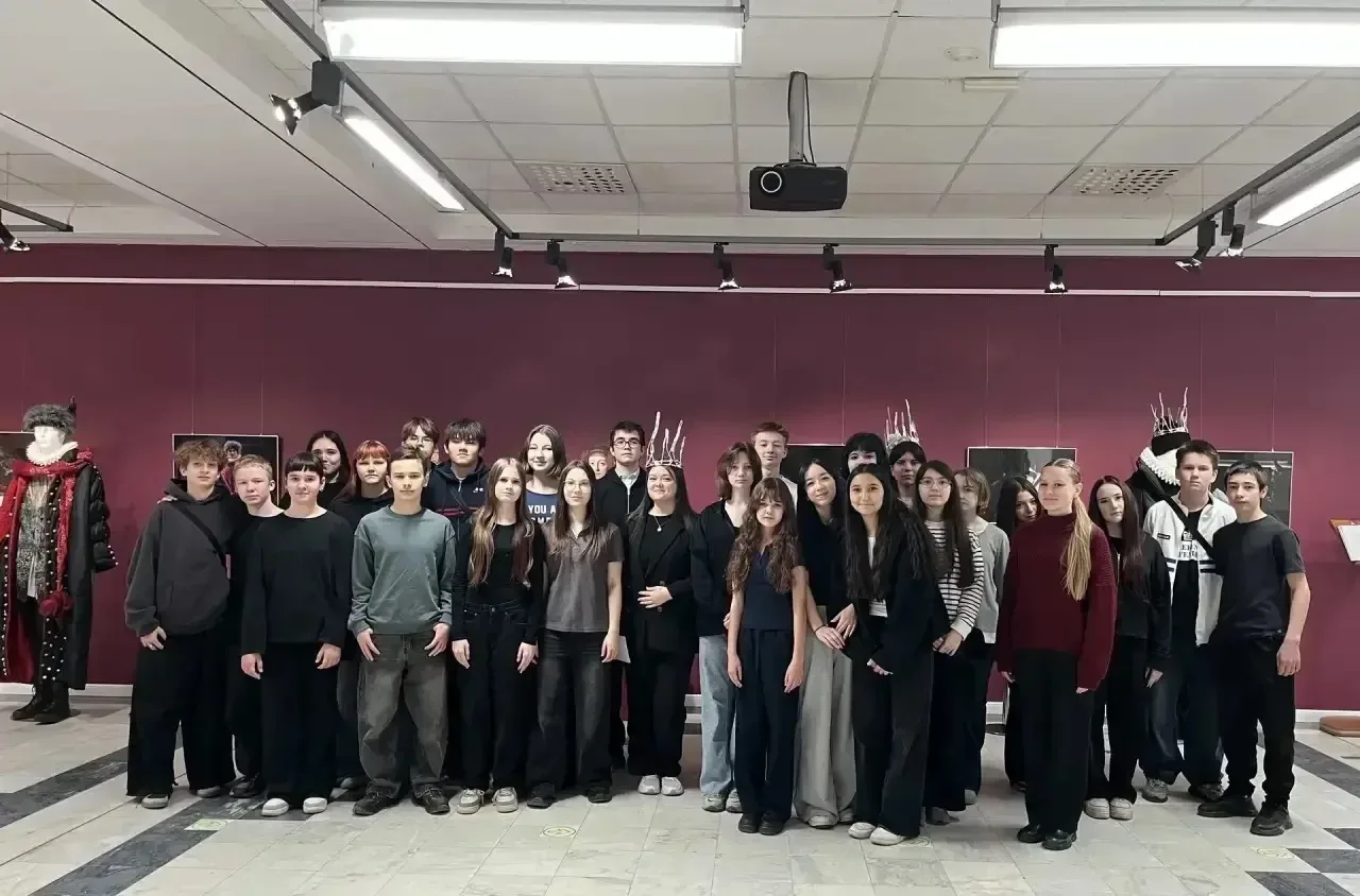 🎭 7А в пространстве театра: погружение в мир искусства! 🎭 На днях ученики 7А класса отправились в ув