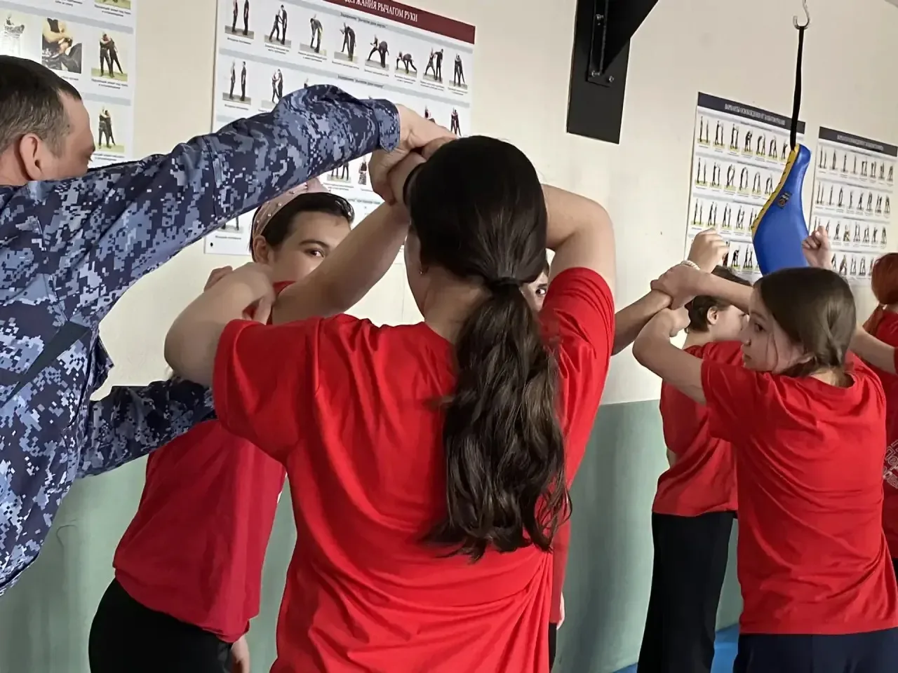 Сегодня учащиеся 6ж класса под руководством советника директора по воспитанию Сафиной Лолы Миноваров