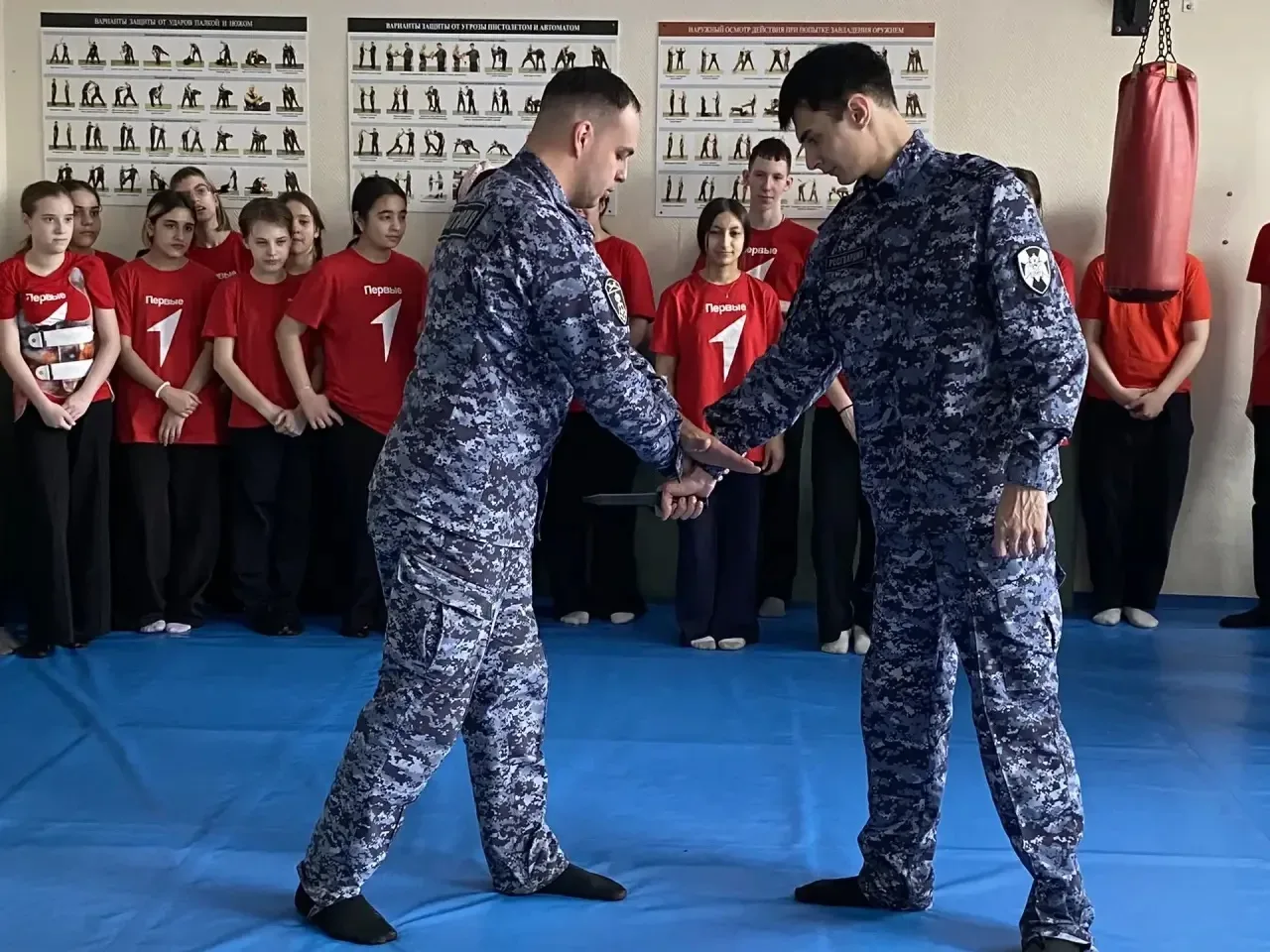 Сегодня учащиеся 6ж класса под руководством советника директора по воспитанию Сафиной Лолы Миноваров