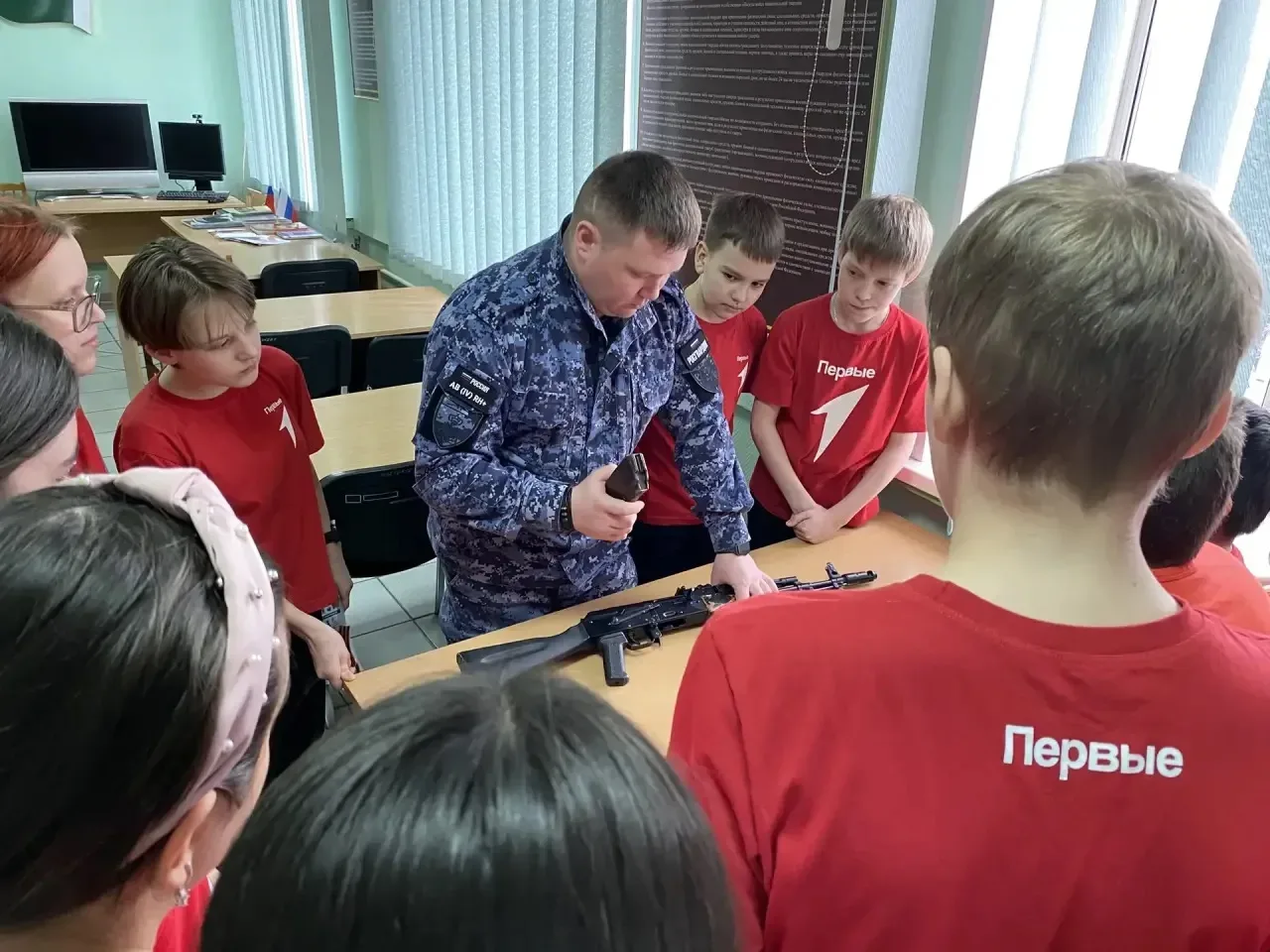 Сегодня учащиеся 6ж класса под руководством советника директора по воспитанию Сафиной Лолы Миноваров