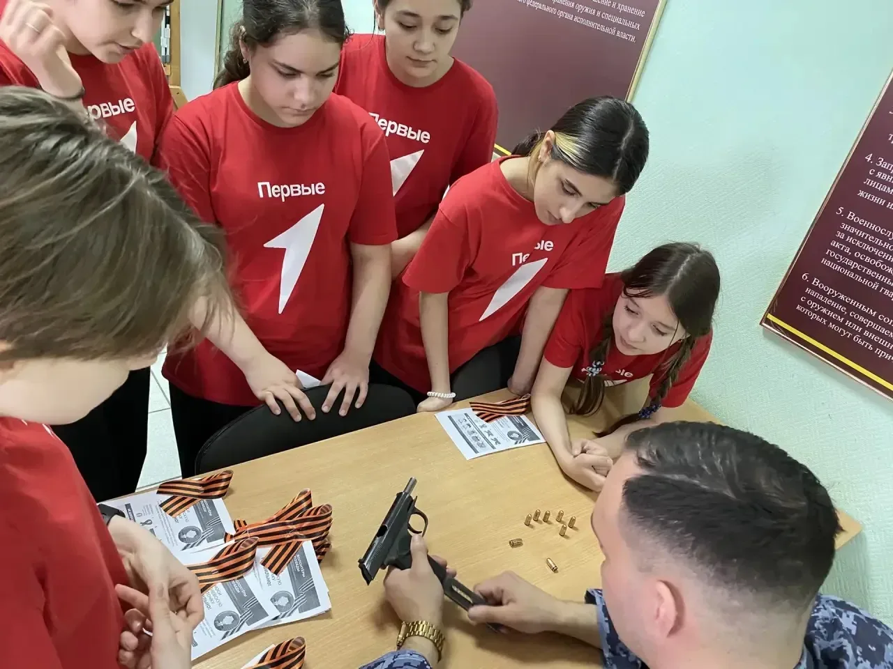 Сегодня учащиеся 6ж класса под руководством советника директора по воспитанию Сафиной Лолы Миноваров