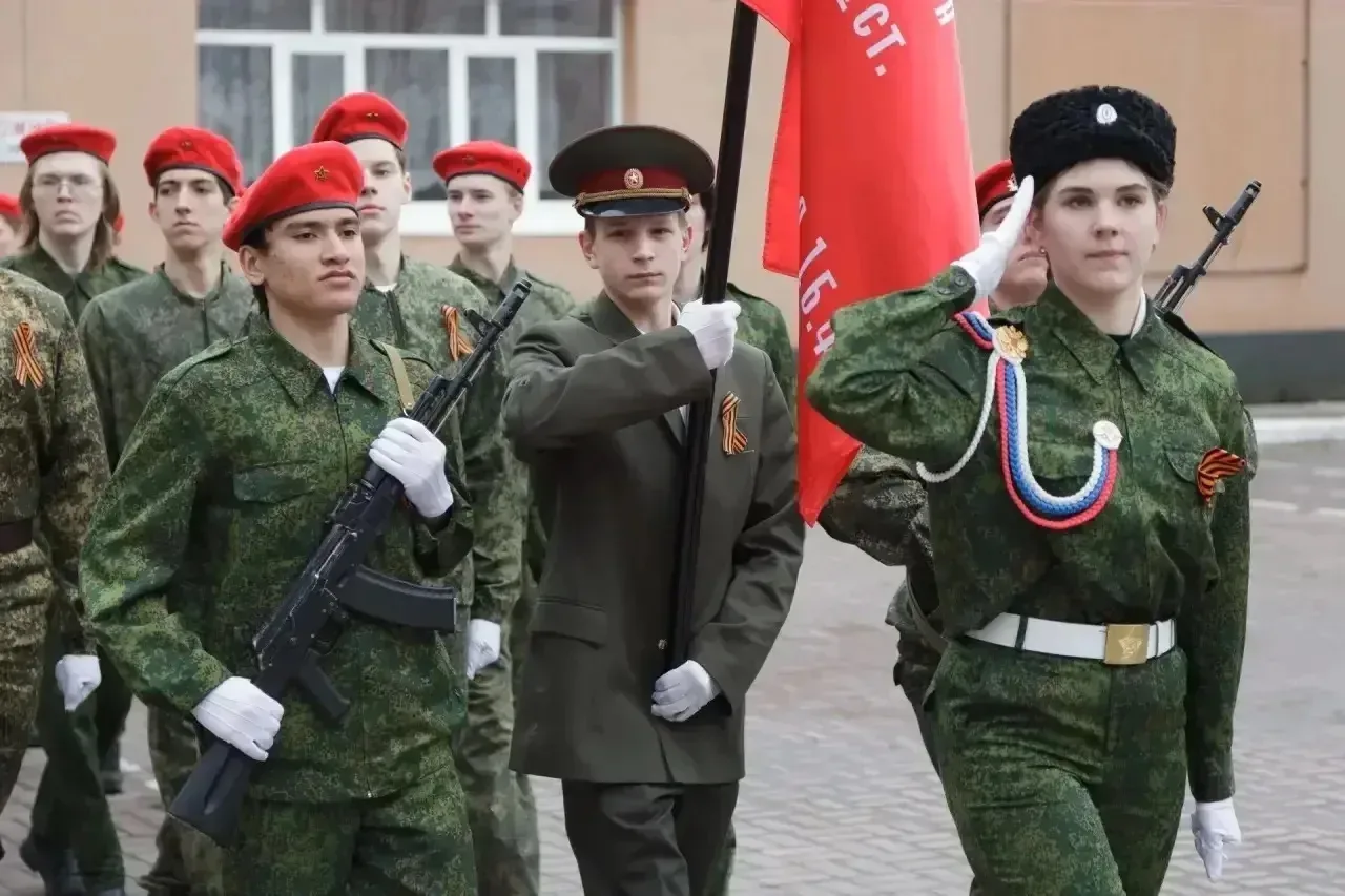 23 апреля в Сургуте прошёл ежегодный смотр строя и песни в преддверии 81-й годовщины Победы. Меропри