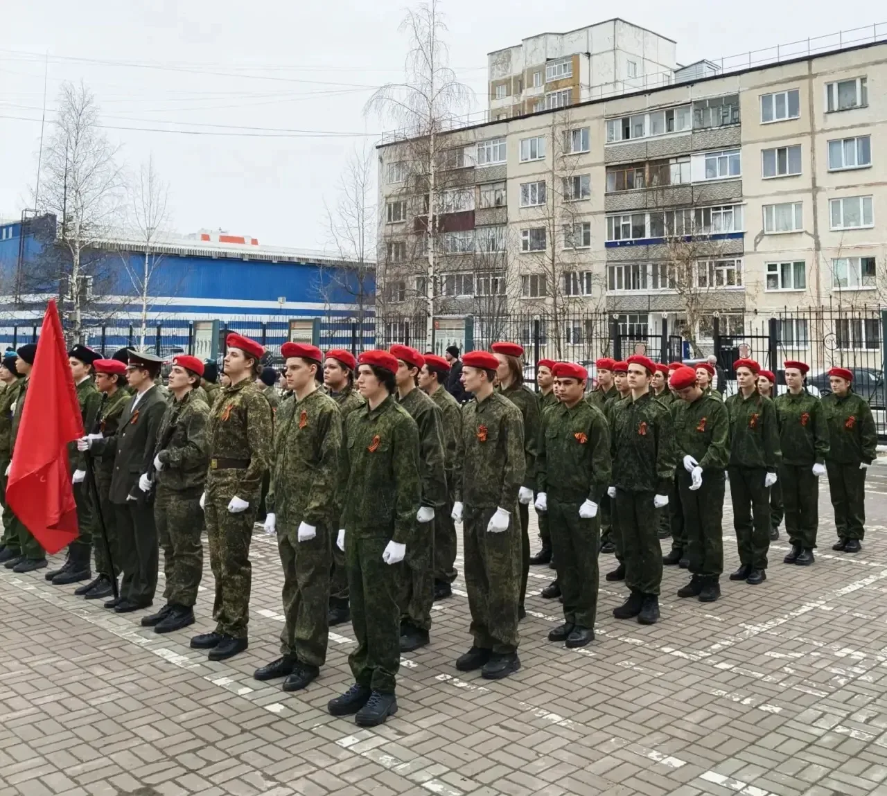 23 апреля в Сургуте прошёл ежегодный смотр строя и песни в преддверии 81-й годовщины Победы. Меропри