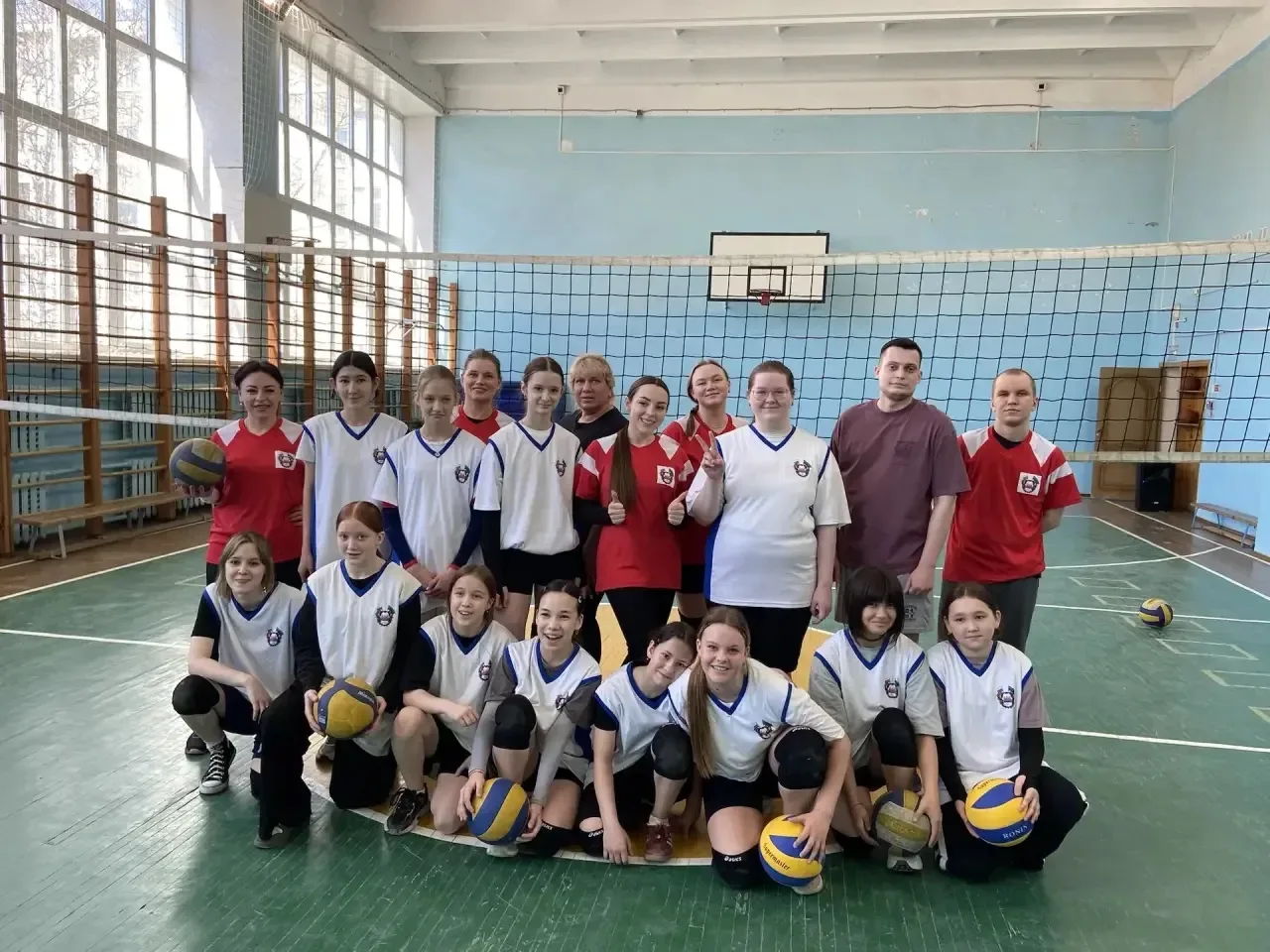 🎭✨ УСПЕХ ГОДА ✨🇷🇺  В нашей школе состоялся яркий и по-настоящему вдохновляющий отчетный концерт объе
