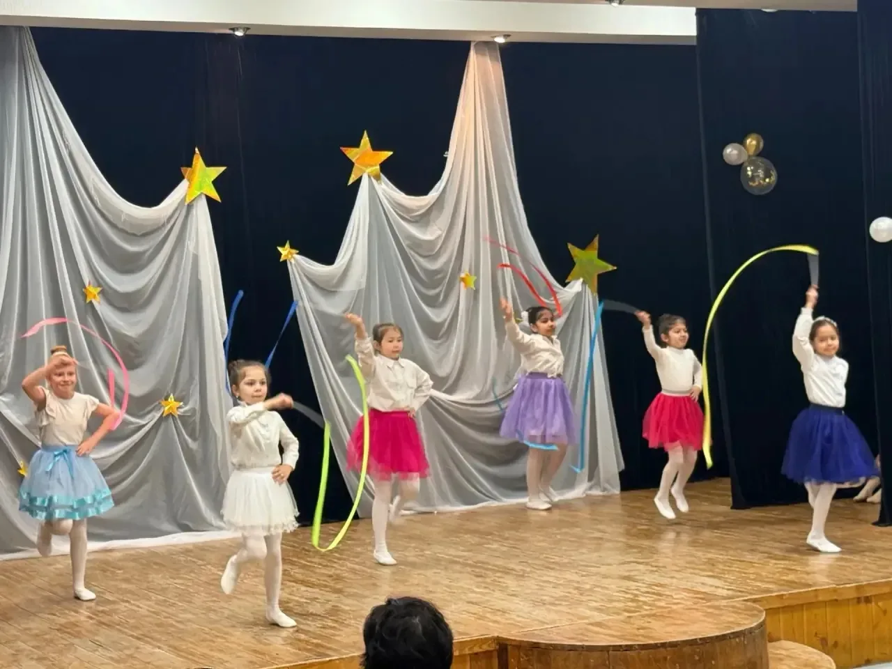 🎭✨ УСПЕХ ГОДА ✨🇷🇺  В нашей школе состоялся яркий и по-настоящему вдохновляющий отчетный концерт объе