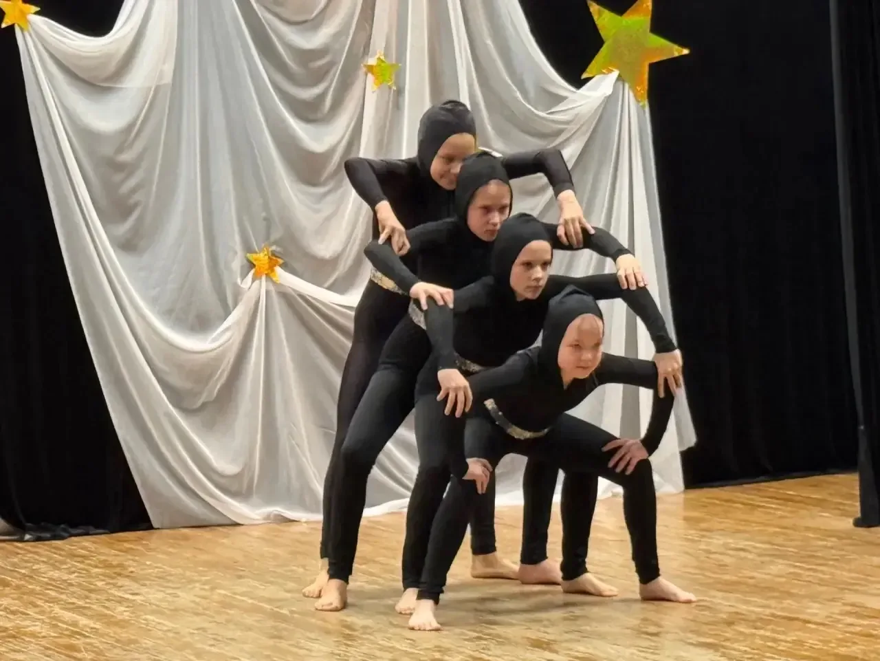 🎭✨ УСПЕХ ГОДА ✨🇷🇺  В нашей школе состоялся яркий и по-настоящему вдохновляющий отчетный концерт объе