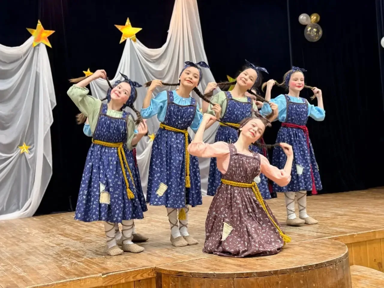 🎭✨ УСПЕХ ГОДА ✨🇷🇺  В нашей школе состоялся яркий и по-настоящему вдохновляющий отчетный концерт объе