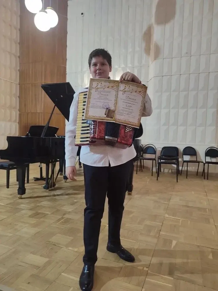 Поздравляем Ересько Михаила, ставшего лауреатом зонального этапа краевого конкурса «Народные мелодии