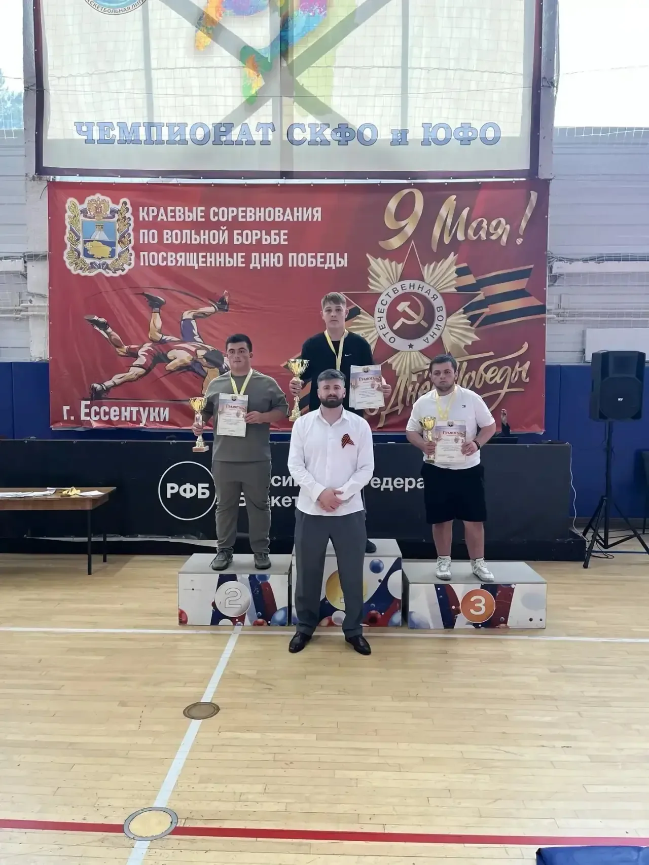 Поздравляем Калюжного Георгия, ученика 8 В класса, с блестящей победой — 1 место на Краевых соревнов