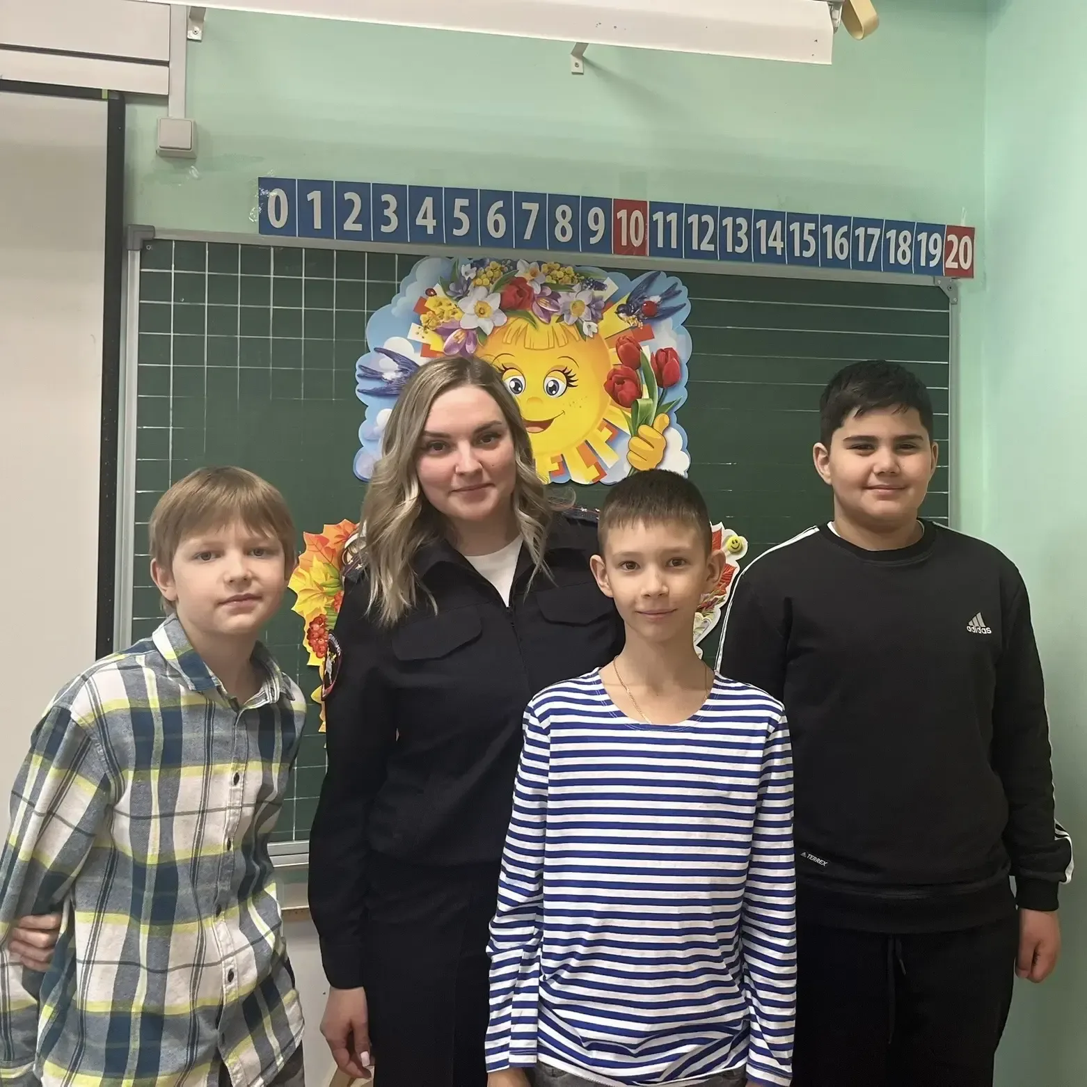 В 3в классе классе прошла важная встреча, приуроченная к окончанию учебного года🚦  К ребятам в гости