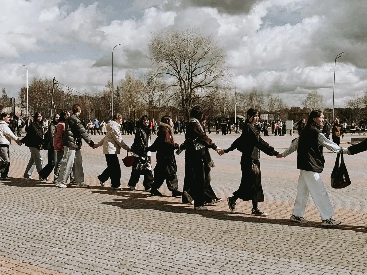 Сегодня наша школа стала частью большого праздника — Дня Победы. 🎖️  Утро началось с яркого спортивн