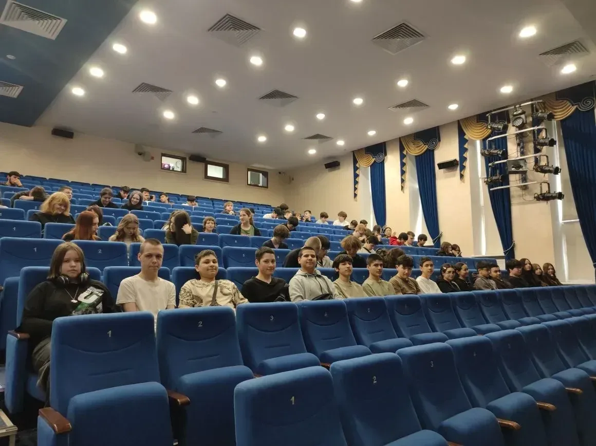 16 мая, в рамках реализации сетевого межведомственного проекта "КУЛЬТпроСВЕТ", учащиеся 7В класса по