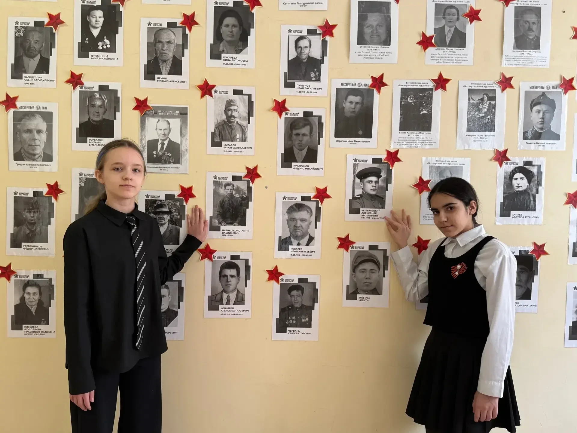 В преддверии празднования Дня Победы в нашей школе особое место заняла «Стена памяти» — школьный «Бе