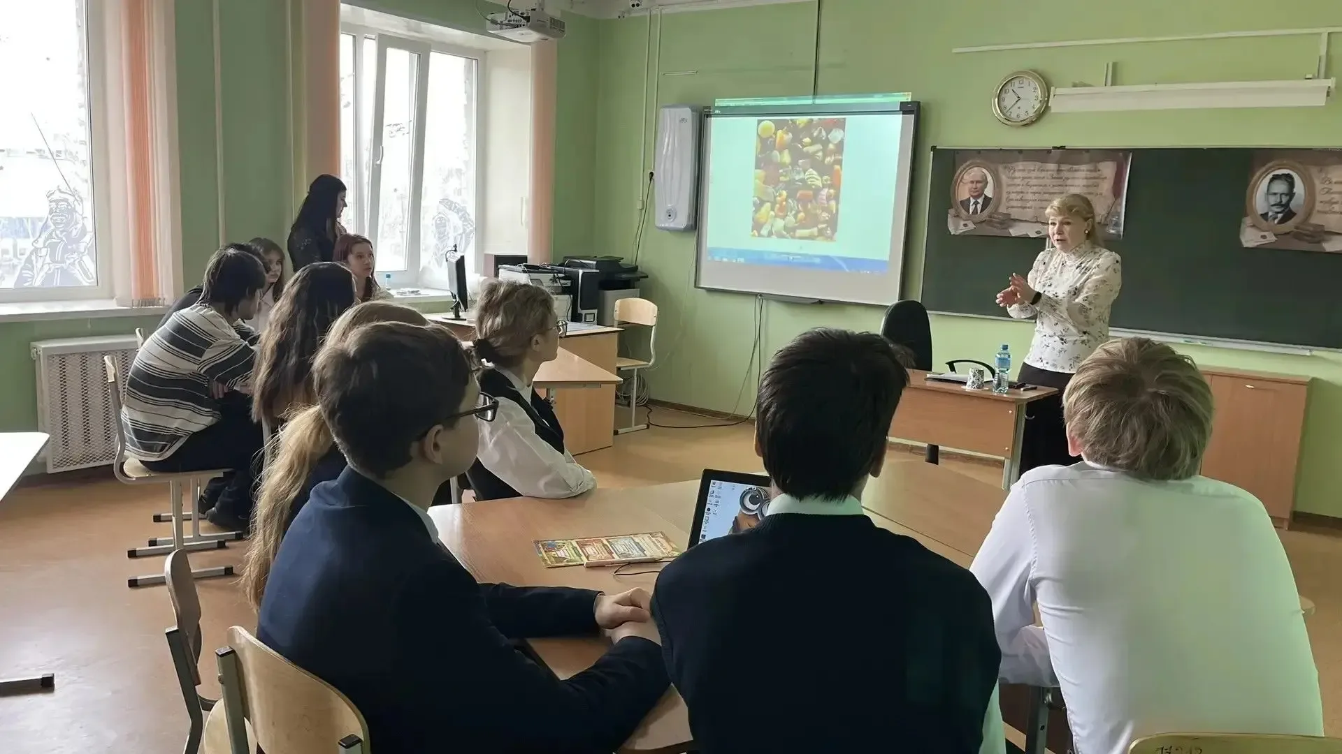 Кирилло-Мефодиевские чтения в Сургуте: Сохраняя корни, строим будущее! 🇷🇺✨  29 апреля наша школа с г
