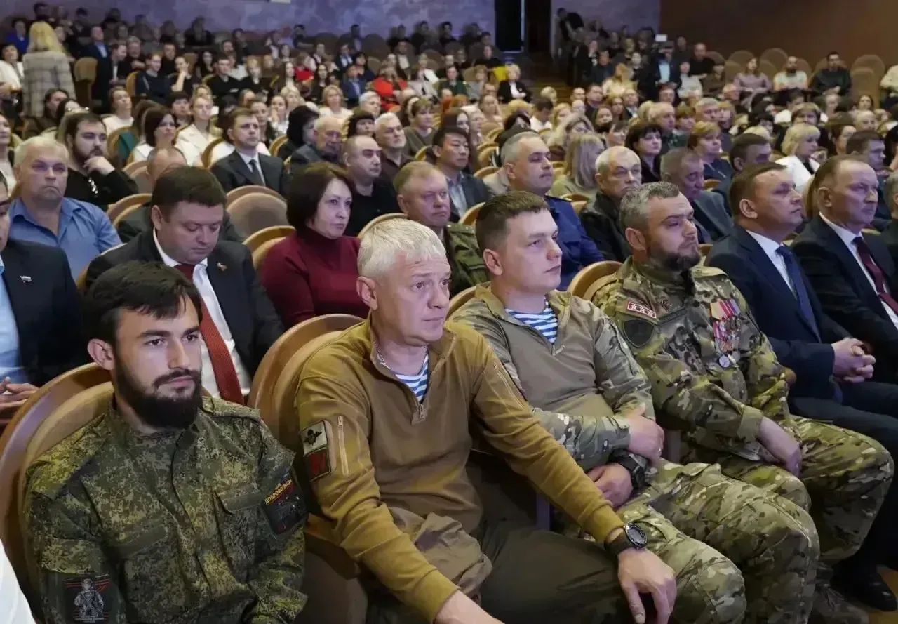 Глава города Невинномысска Михаил Миненков представил ежегодный отчёт о проделанной работе. На ключе