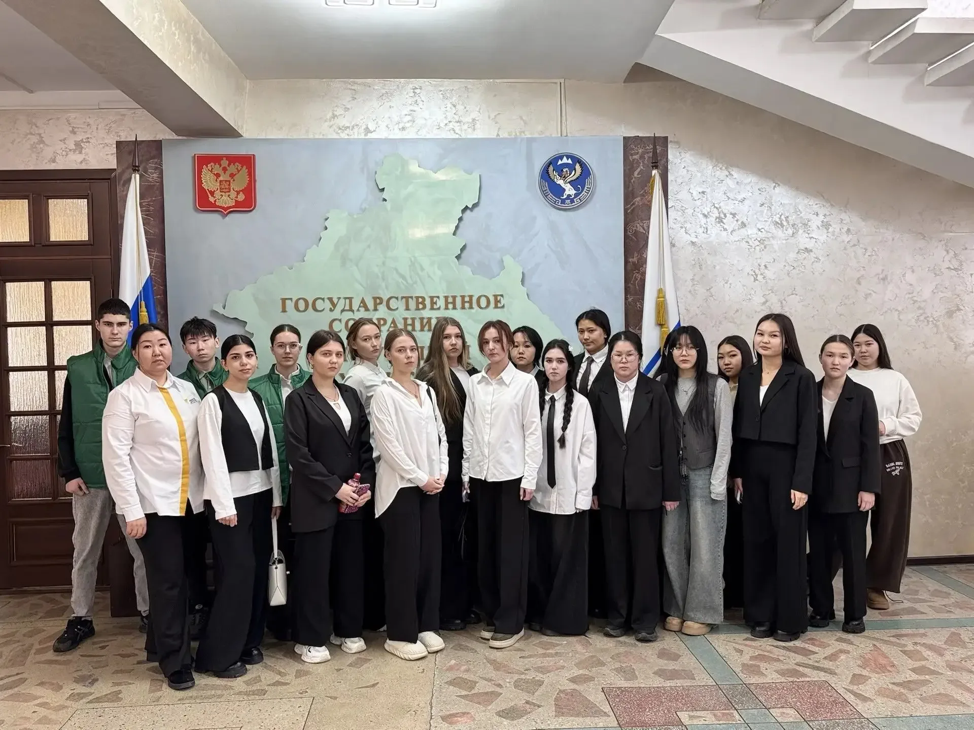 «Один день из жизни советника» На улице прекрасное майское утро. Учебная неделя начинается с подняти