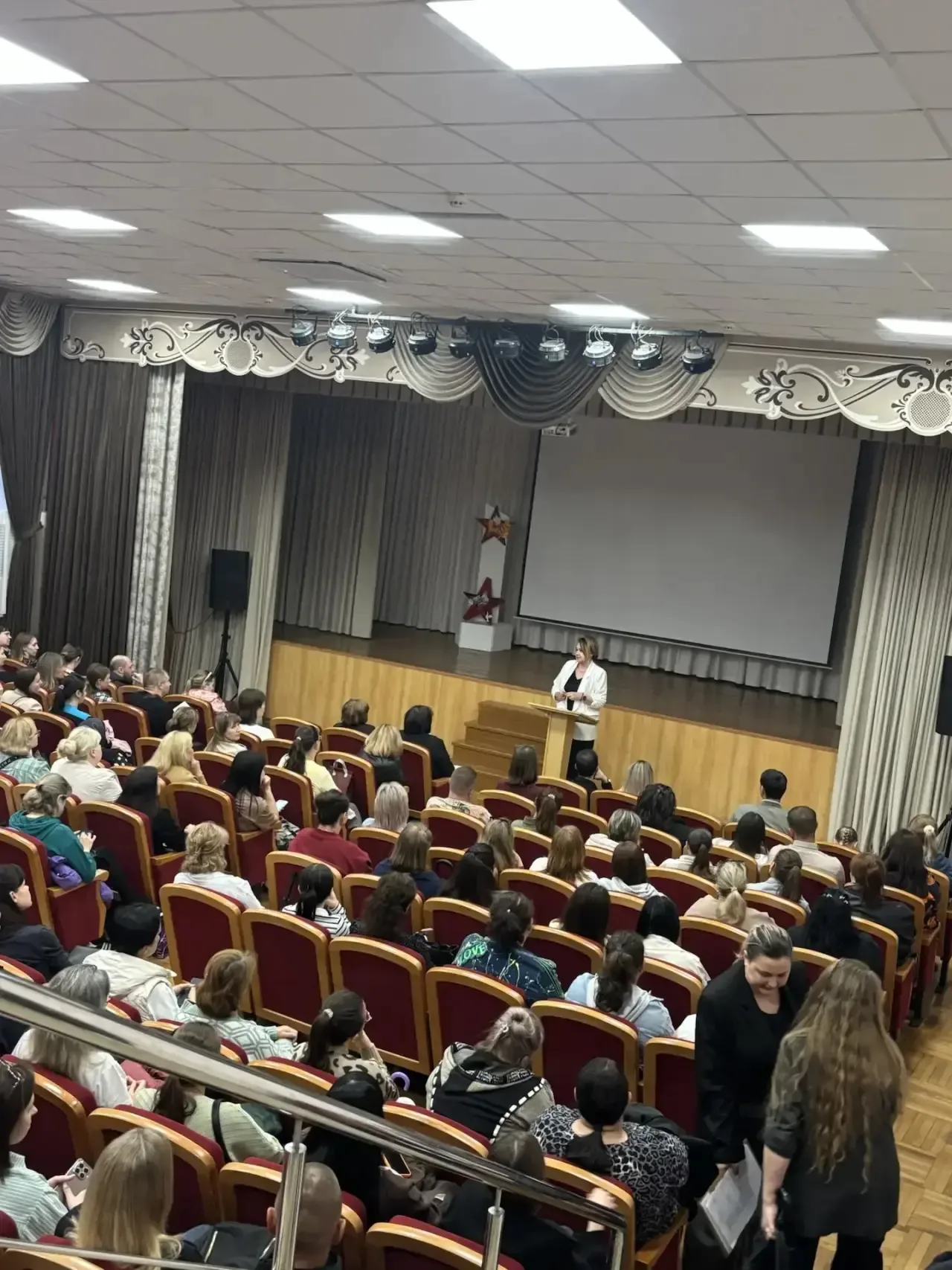 13-15 мая состоялась череда  общешкольных родительских собраний с 1-11 класс по подготовке к предсто