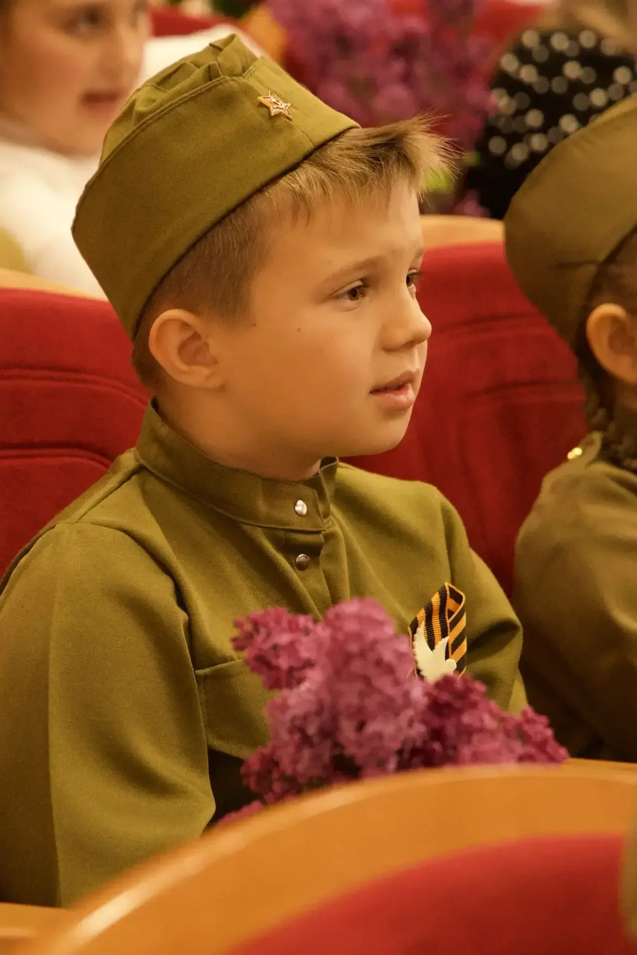 🇷🇺🎗В честь Дня Победы сегодня в нашей школе прошёл Фестиваль военной и патриотической песни «Песни П