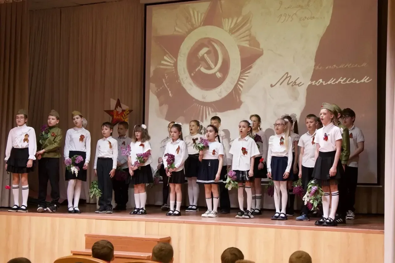 🇷🇺🎗В честь Дня Победы сегодня в нашей школе прошёл Фестиваль военной и патриотической песни «Песни П
