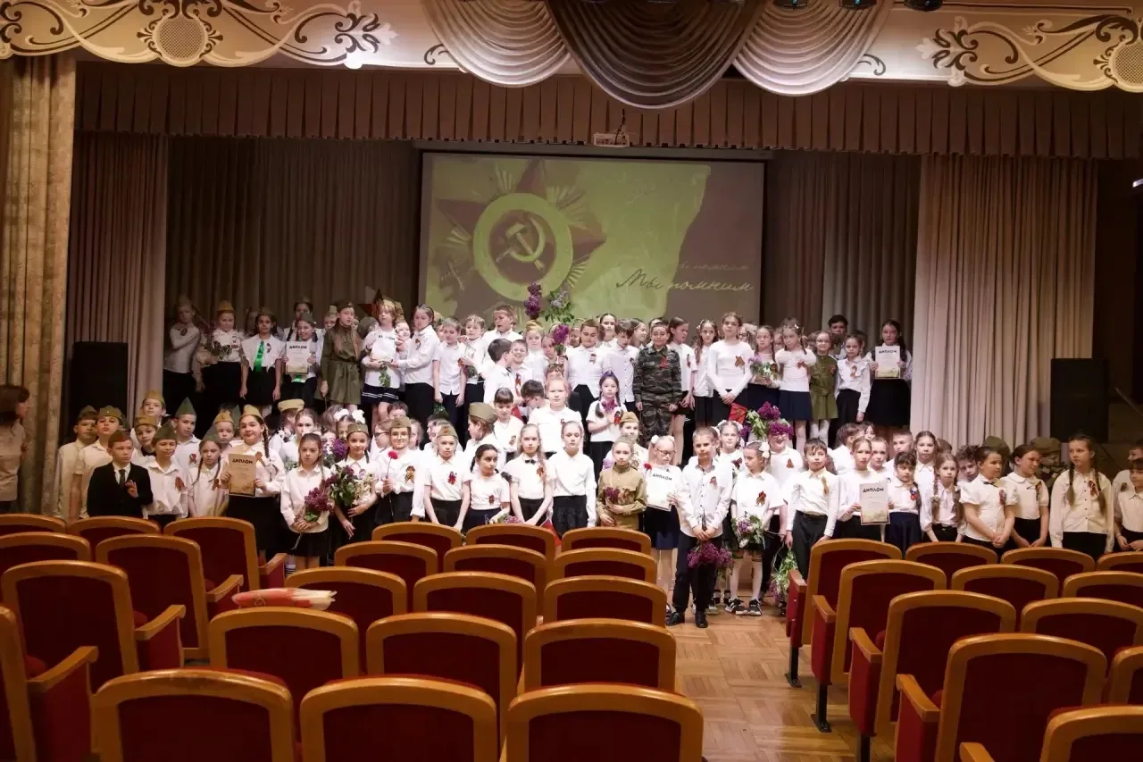🇷🇺🎗В честь Дня Победы сегодня в нашей школе прошёл Фестиваль военной и патриотической песни «Песни П