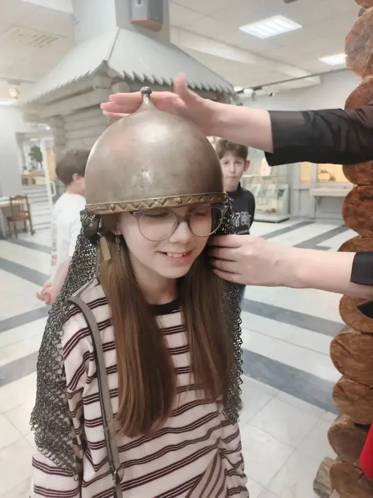 🏛️ Путешествие в прошлое: 6Б на выставке «Город С»! 🏛️  Ученики 6Б класса совершили увлекательное пу