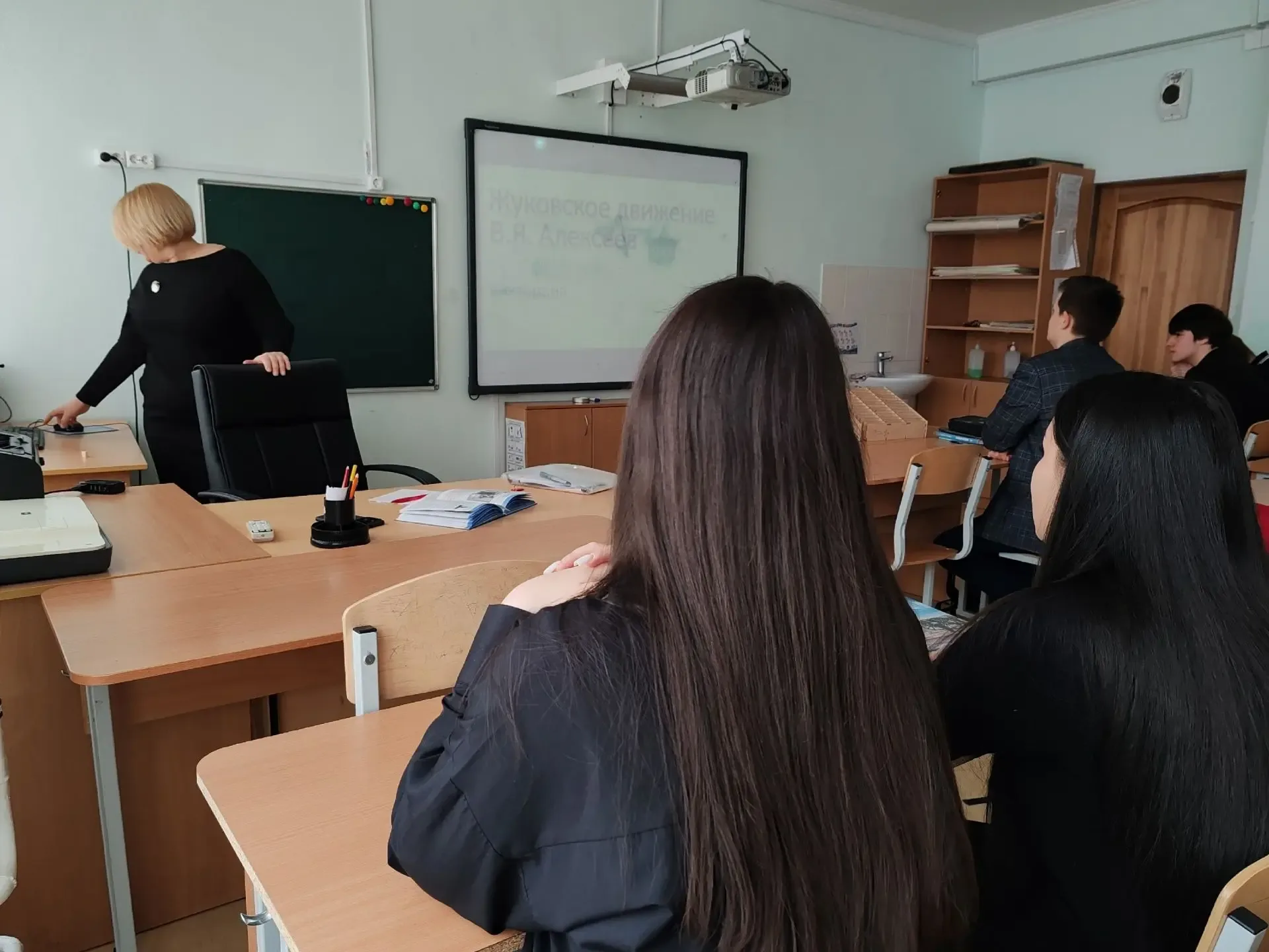 🎉 День детских общественных объединений: как мы отметили вместе с «Юными жуковцами»!   В честь Дня д