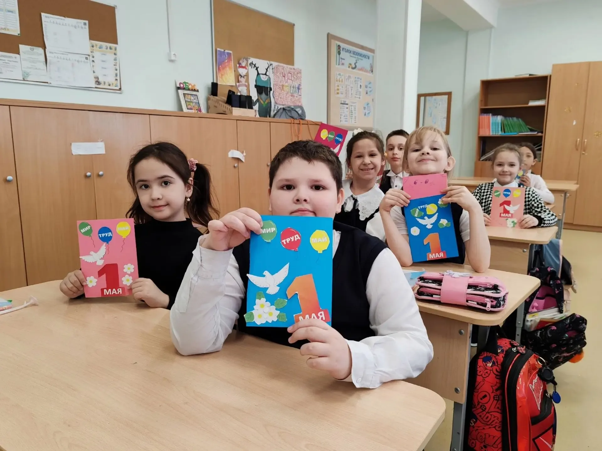🦅 Орлята России поздравили ветеранов труда с 1 Мая!   💌В преддверии Праздника Весны и Труда наши юны