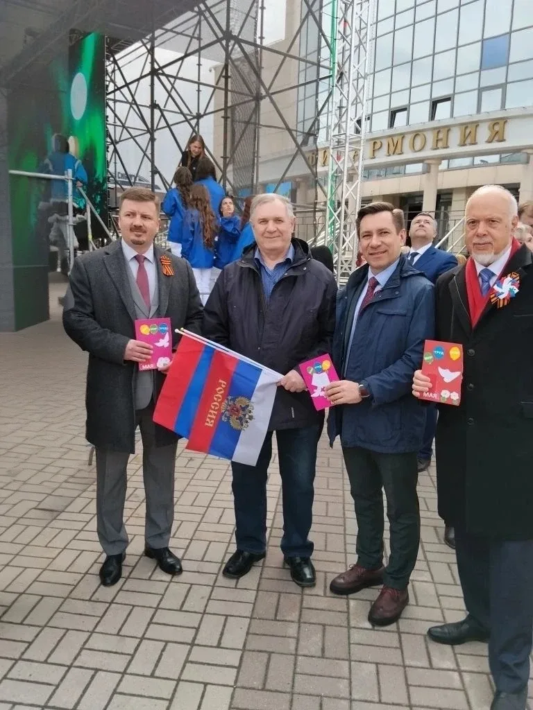 ✨ Праздник весны и труда в Сургуте: наши ученики поздравили ветеранов! 🌷   1 мая, в День весны и тру