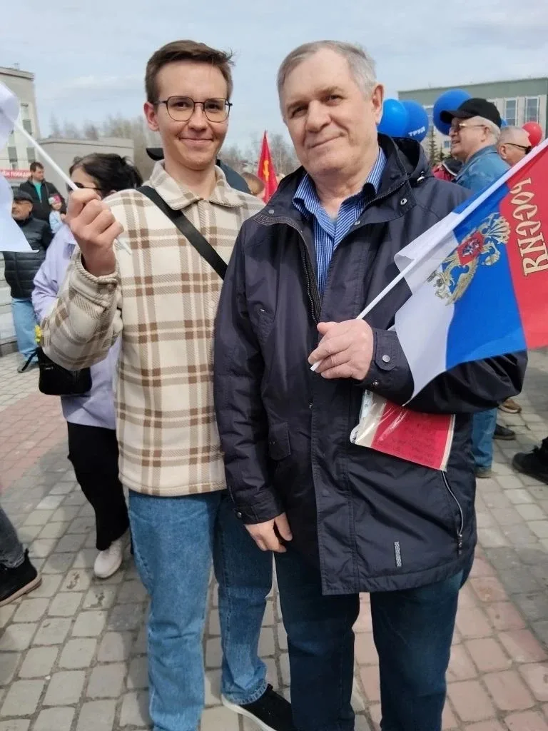 ✨ Праздник весны и труда в Сургуте: наши ученики поздравили ветеранов! 🌷   1 мая, в День весны и тру