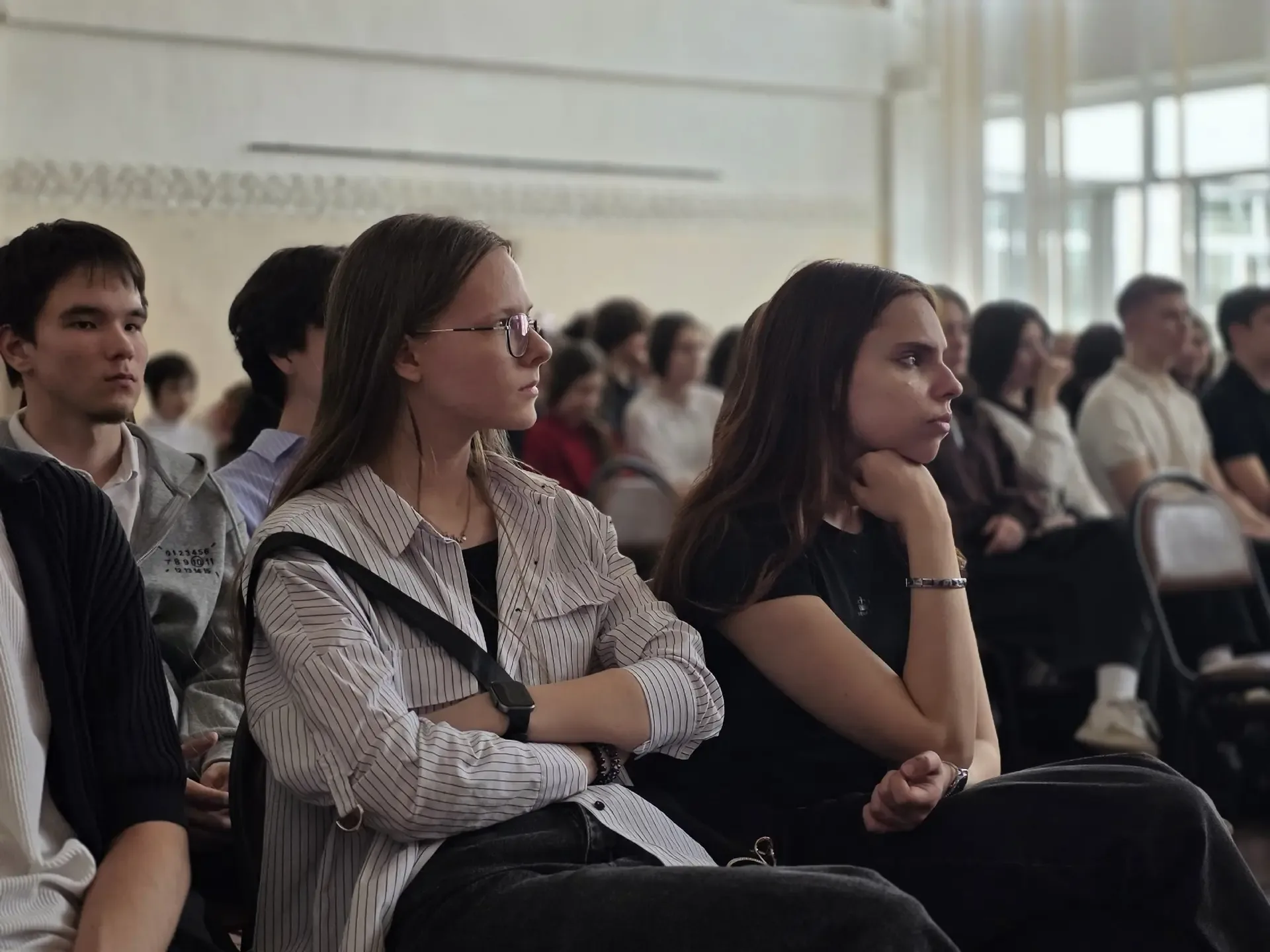 🇷🇺 Встреча с Рустамом хазратом Зайляповым у старшеклассников: разговор о главном   Сегодня для учени