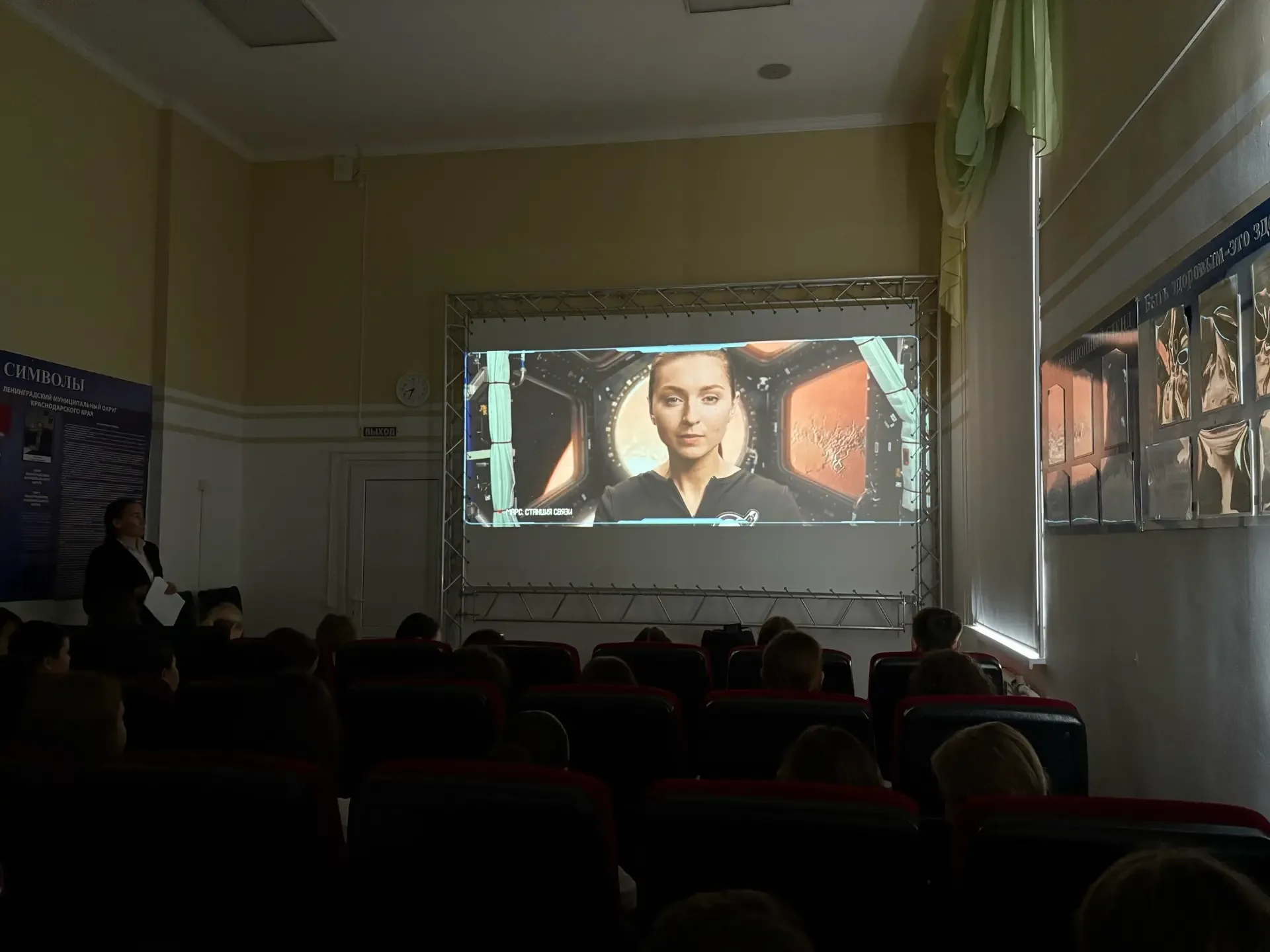УРОКИ КИНОГРАМОТНОСТИ📔  🎬 В кинотеатре «Горн» станицы Ленинградской для ребят МАОУ СОШ №1 прошёл уро
