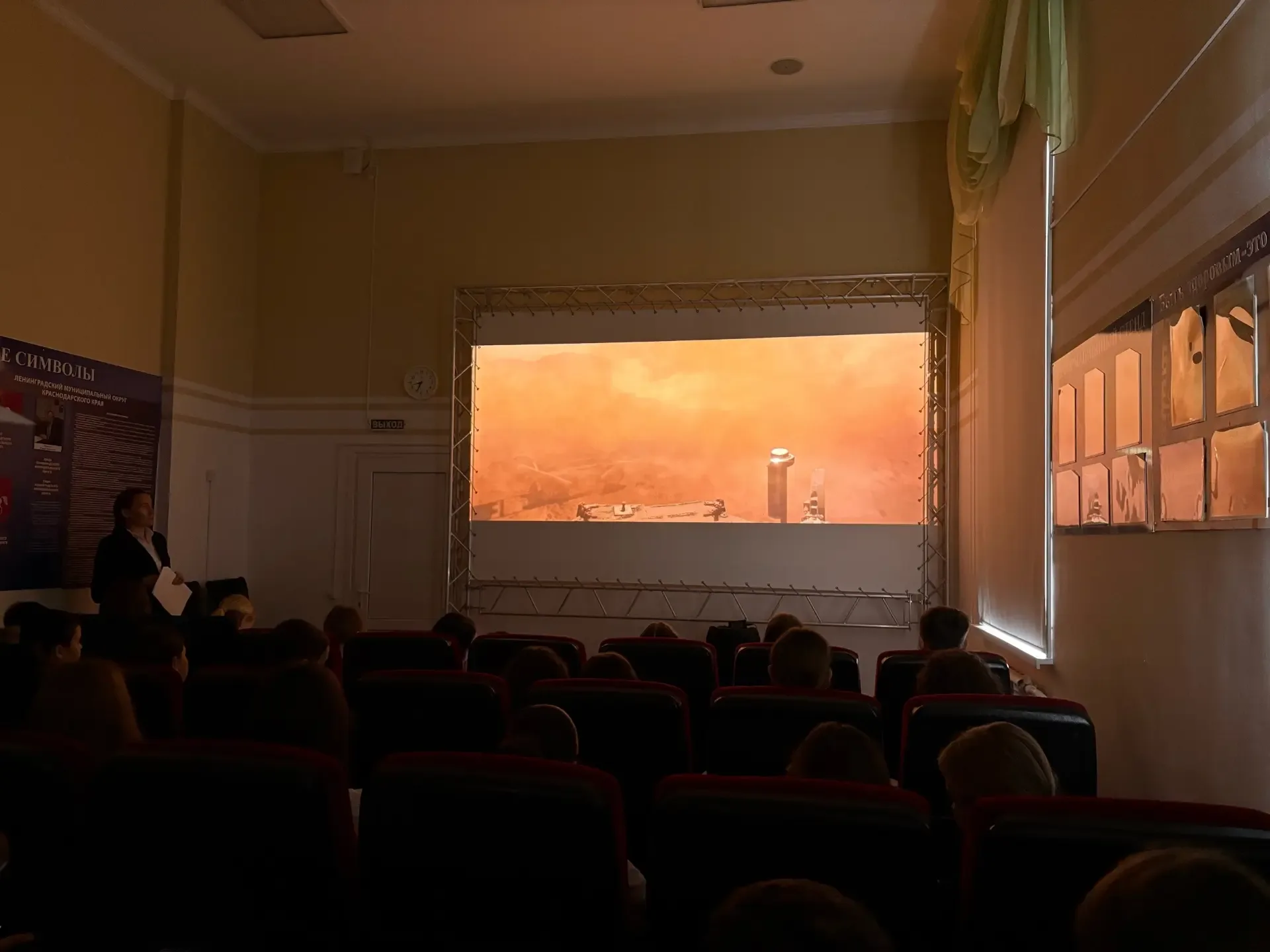 УРОКИ КИНОГРАМОТНОСТИ📔  🎬 В кинотеатре «Горн» станицы Ленинградской для ребят МАОУ СОШ №1 прошёл уро