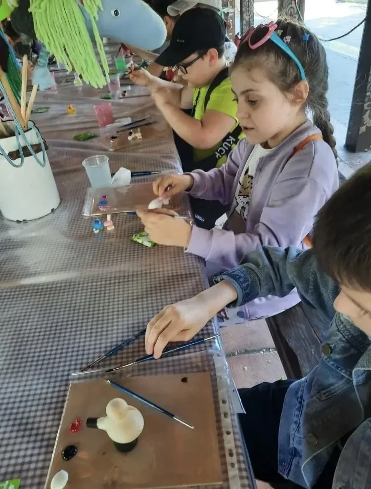 👋Провожаем последнюю учебную четверть весело!   🎡20 мая обучающиеся 2в класса с классным руководител
