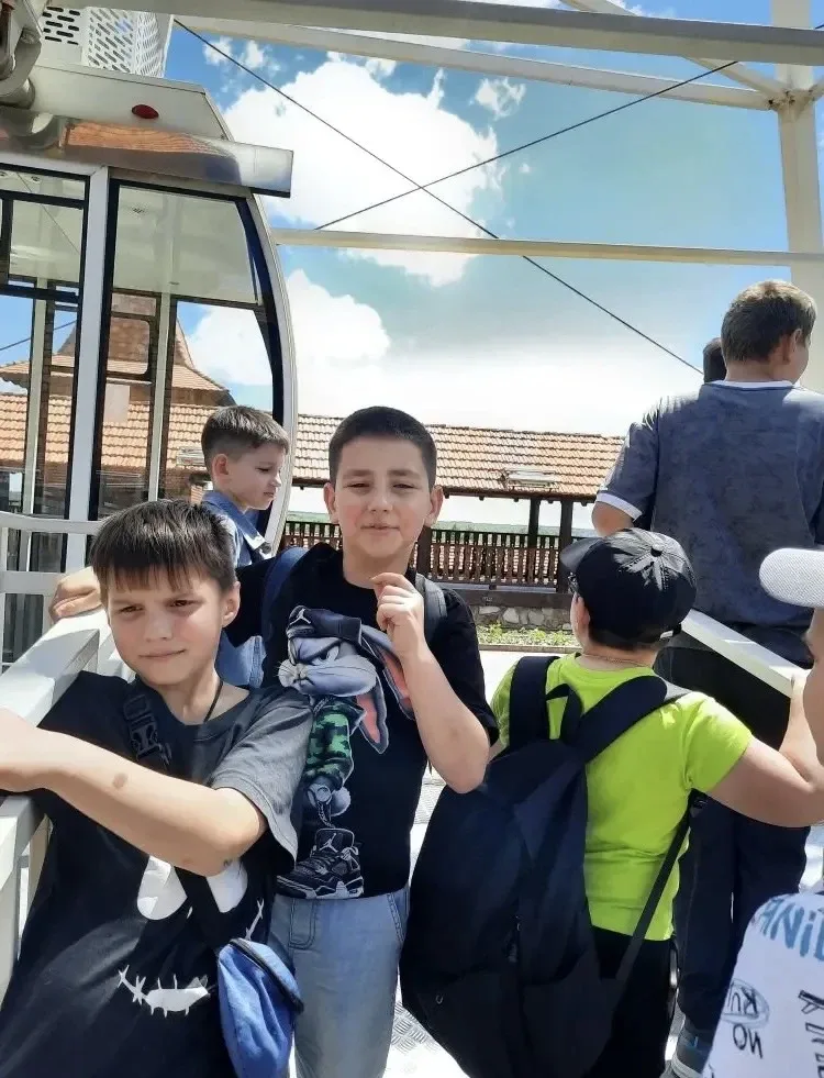 👋Провожаем последнюю учебную четверть весело!   🎡20 мая обучающиеся 2в класса с классным руководител