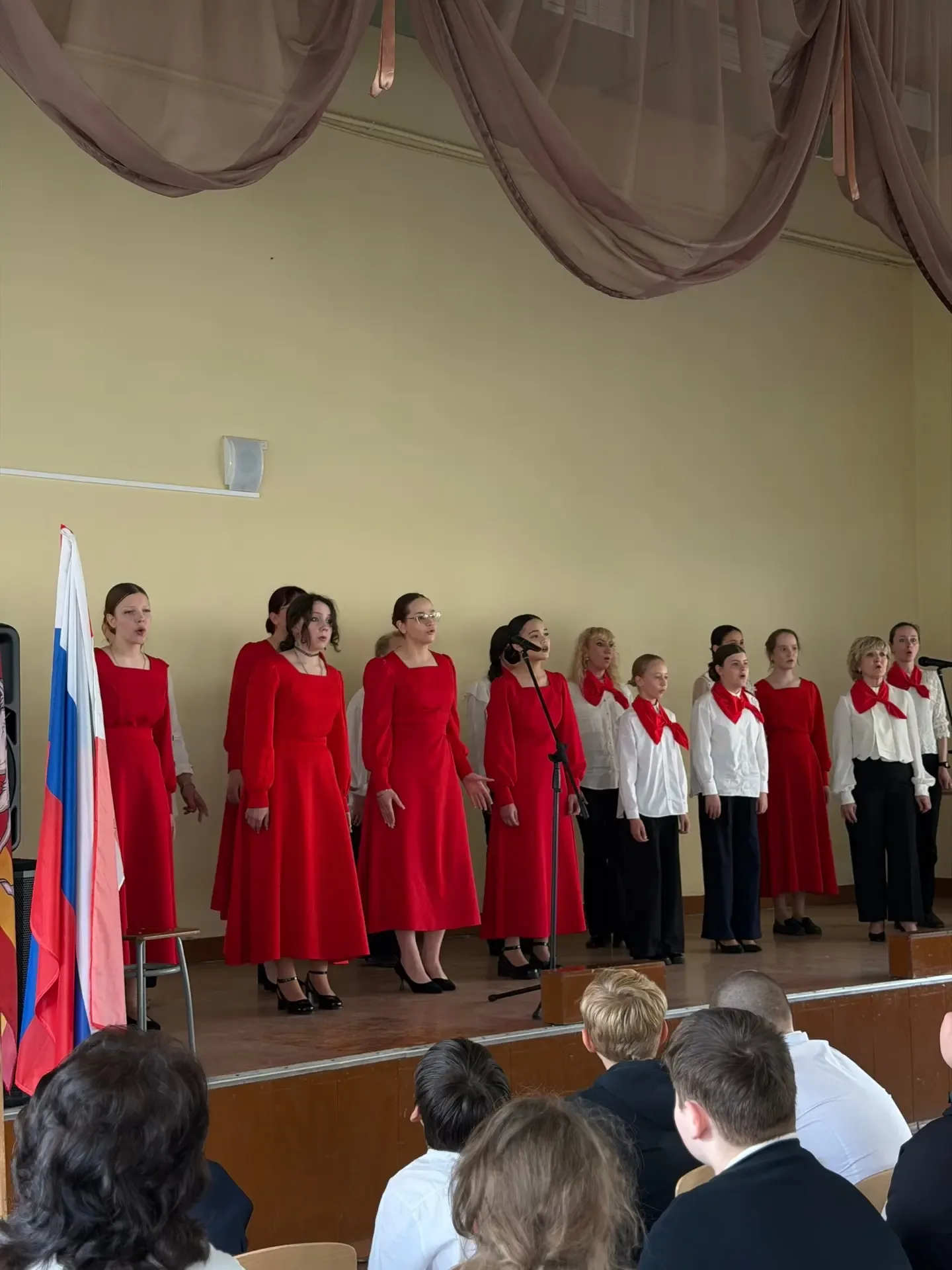 🕯️ «Пока горит свеча — жива память…»  В преддверии великого праздника — Дня Победы — в нашей школе п