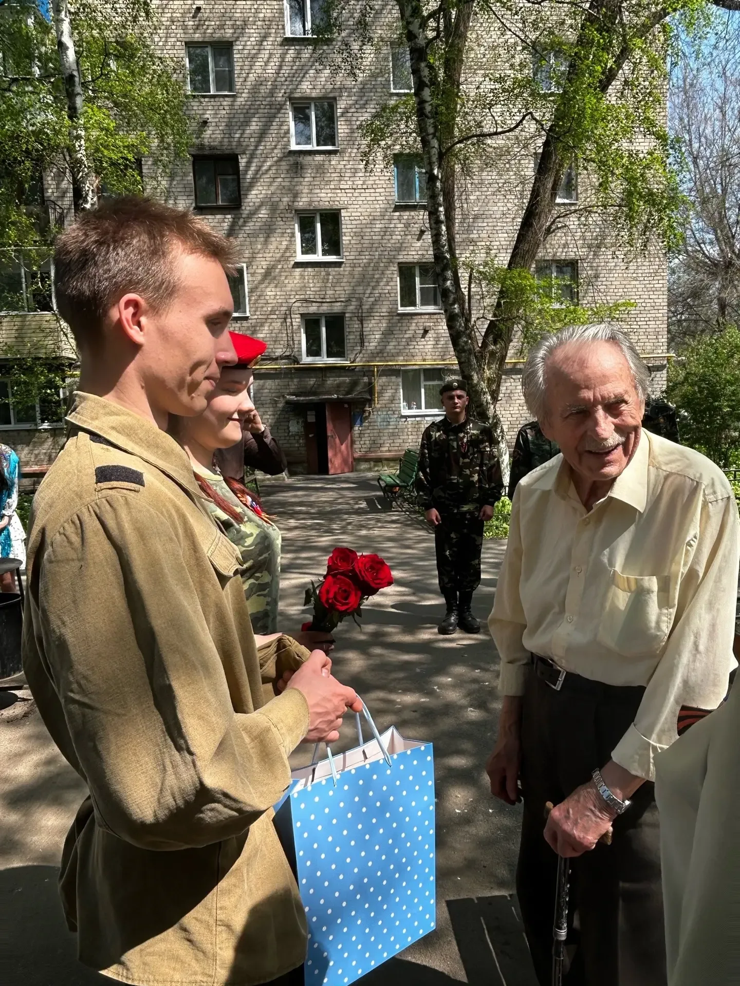 С праздником, ветеран! 🎆   Студенты ГБПОУ ВО «БТПИТ» организовали концерт в честь ветеранов Великой 