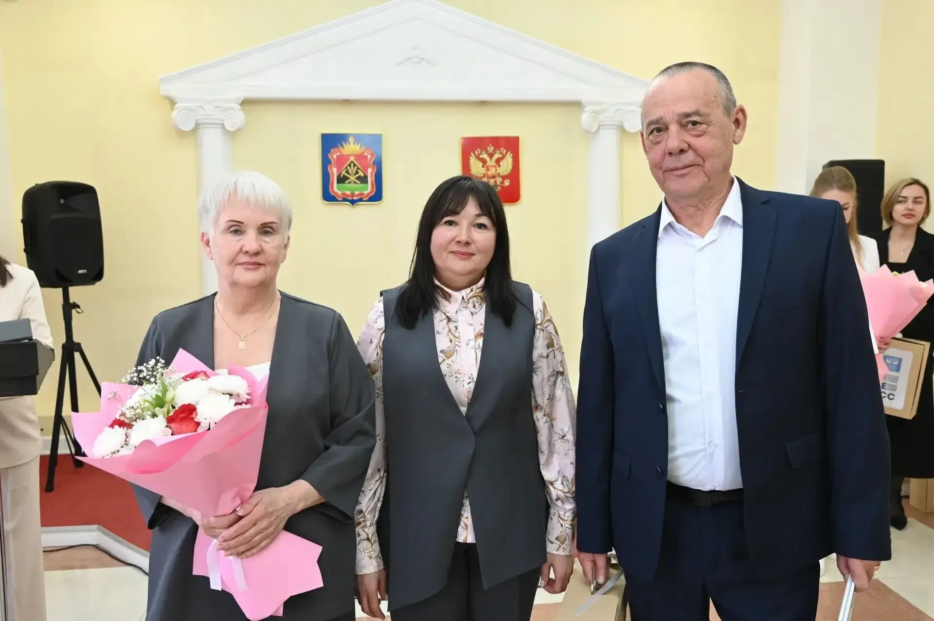 В Международный день семьи, в Беловском ЗАГСе чествовали семейные пары.  Среди приглашенных — пары, 
