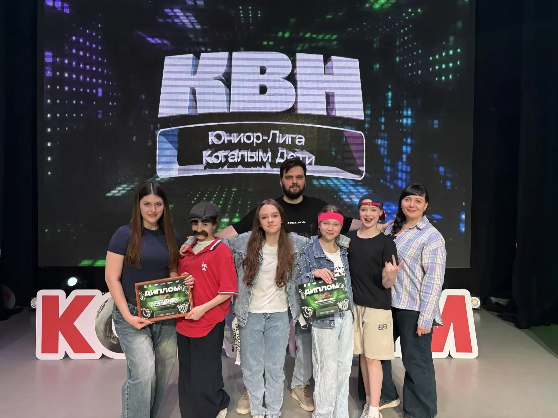 🎉 ПОЗДРАВЛЯЕМ КОМАНДУ «БАБУШКА ОЛЯ», финалистов КВН! С гордостью сообщаем, что команда «Бабушка Оля»
