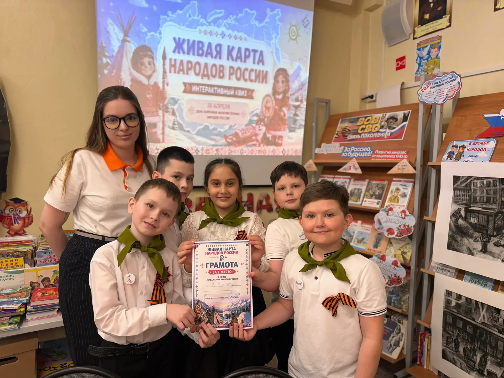 📚✨ Привет, друзья! Ваш школьный совёнок спешит рассказать о замечательном событии!  Сегодня, в День 