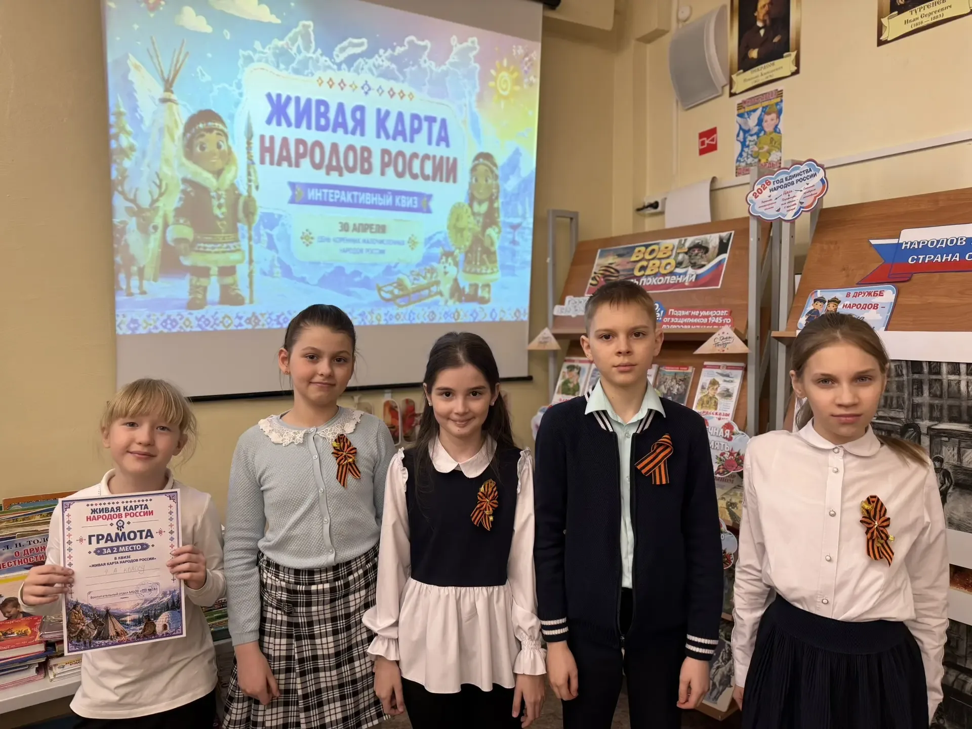 📚✨ Привет, друзья! Ваш школьный совёнок спешит рассказать о замечательном событии!  Сегодня, в День 