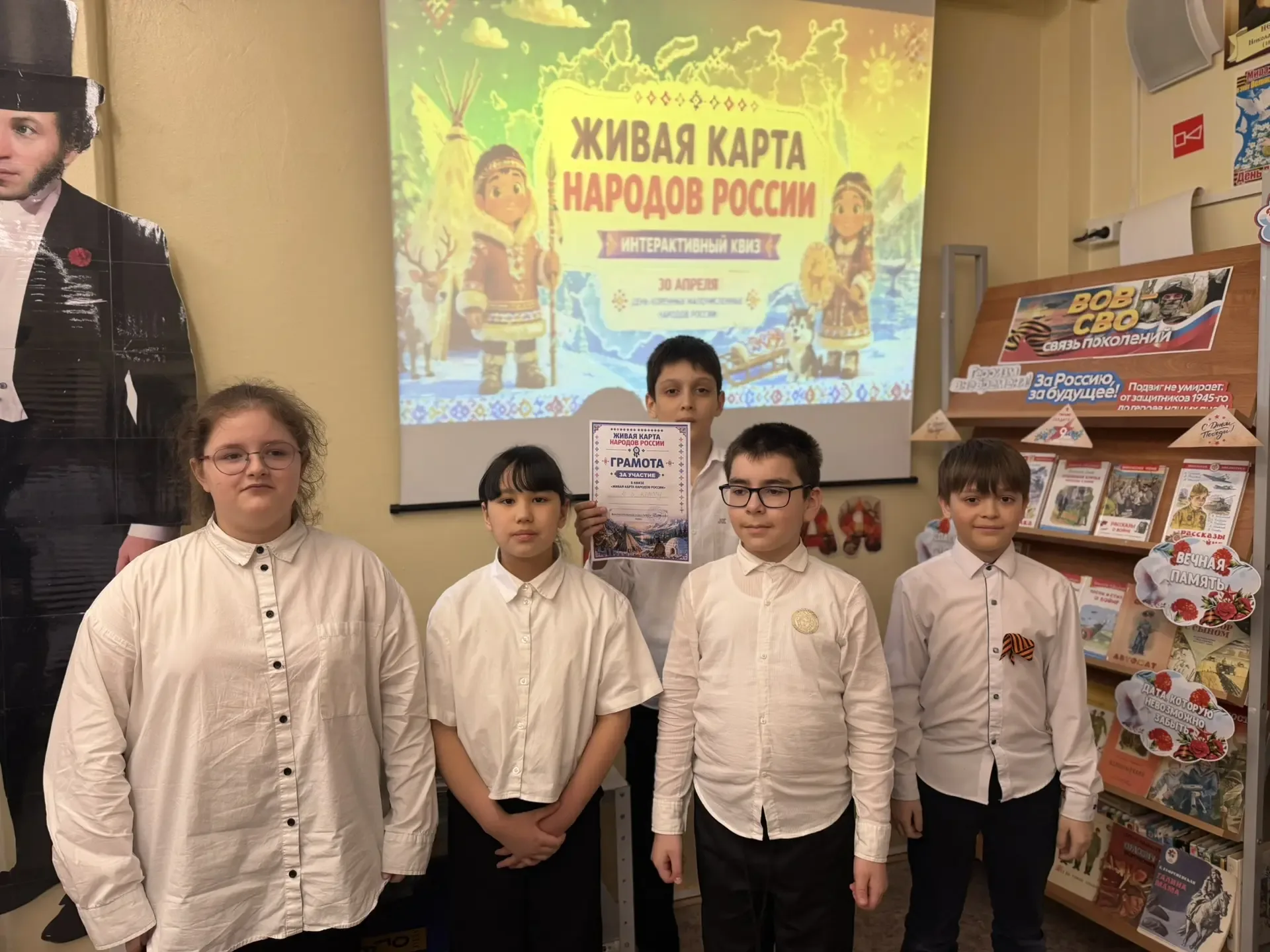 📚✨ Привет, друзья! Ваш школьный совёнок спешит рассказать о замечательном событии!  Сегодня, в День 