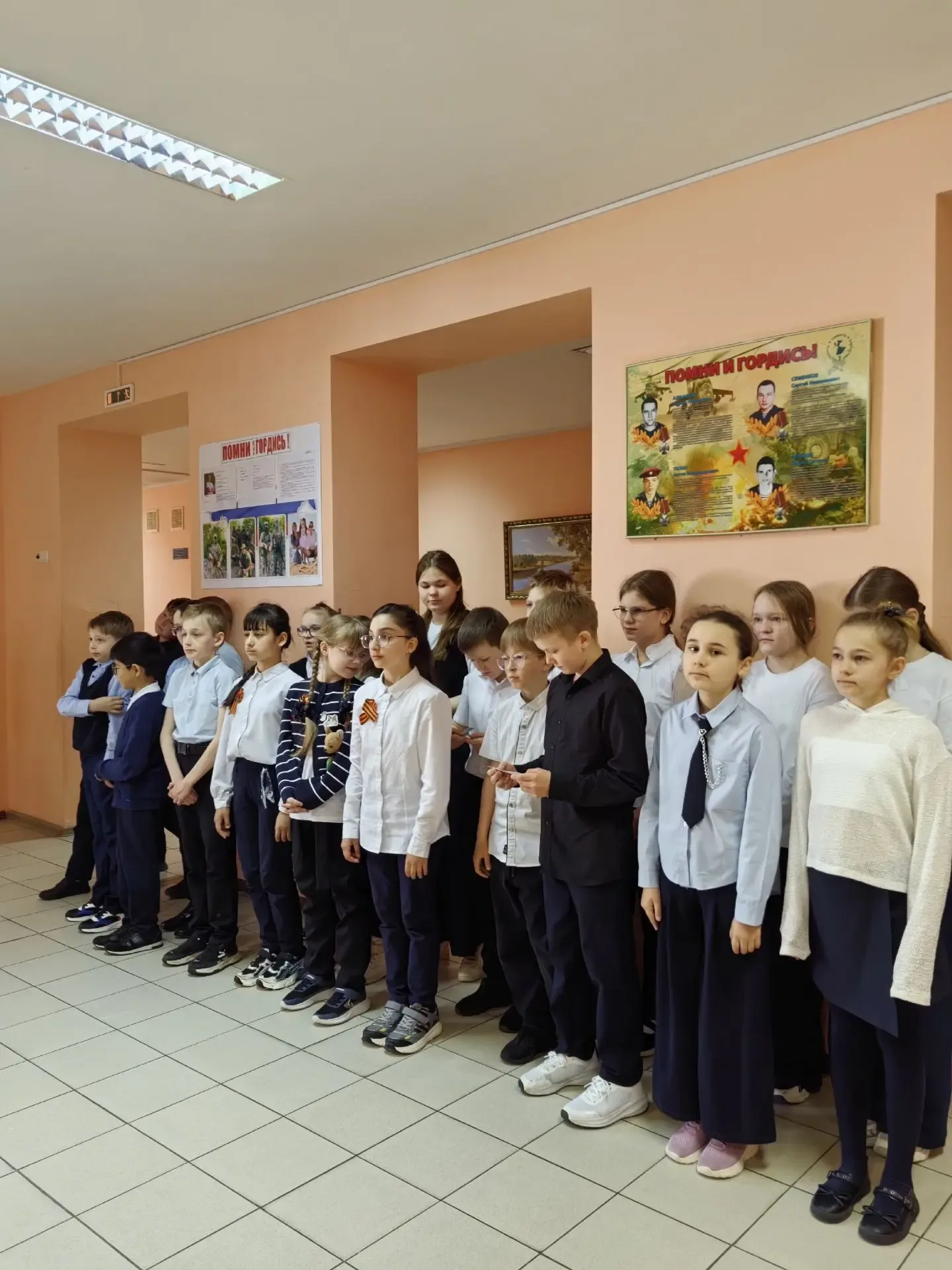 В преддверии праздника Дня Победы состоялось торжественное вручение знаков ГТО ребятам из четвертых 