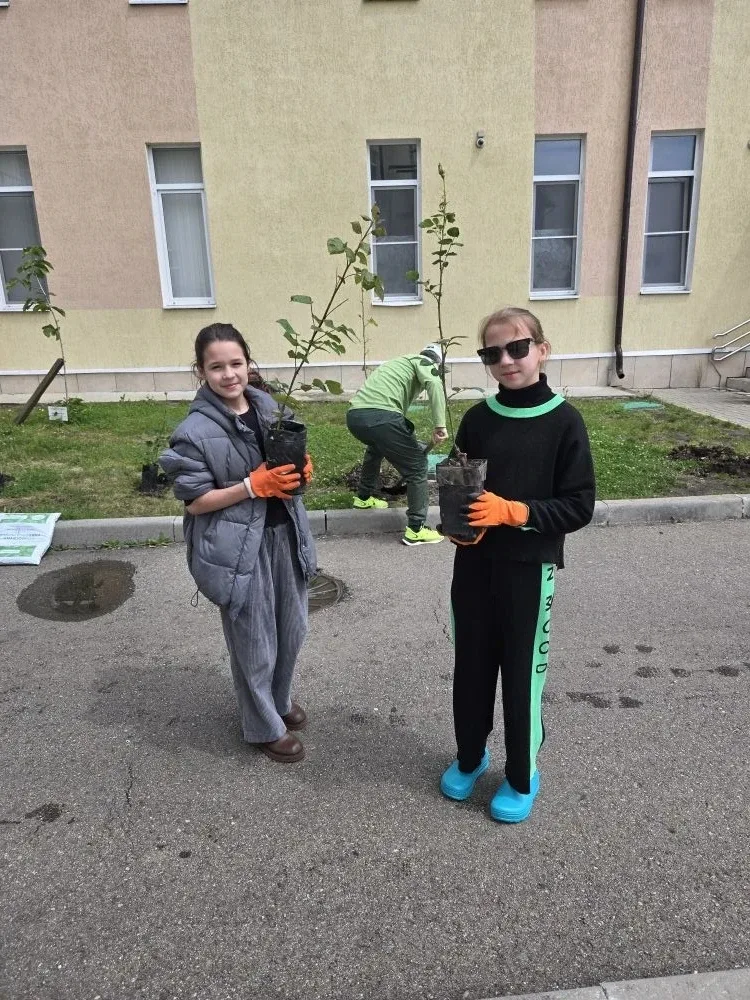 🌹Мы также хотим выразить отдельную признательность семьям и учителям, кто посвятил свое время и силы