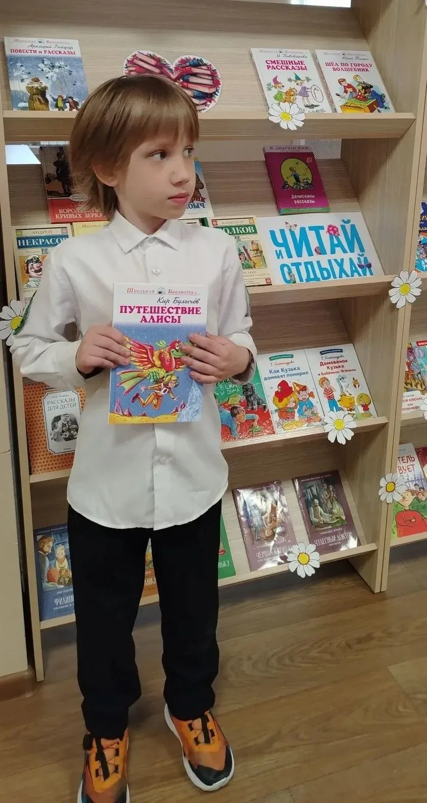 🌼Лето — время читать! Не уходите из библиотеки с пустыми руками   🌼Друзья! Совсем скоро начнутся дол