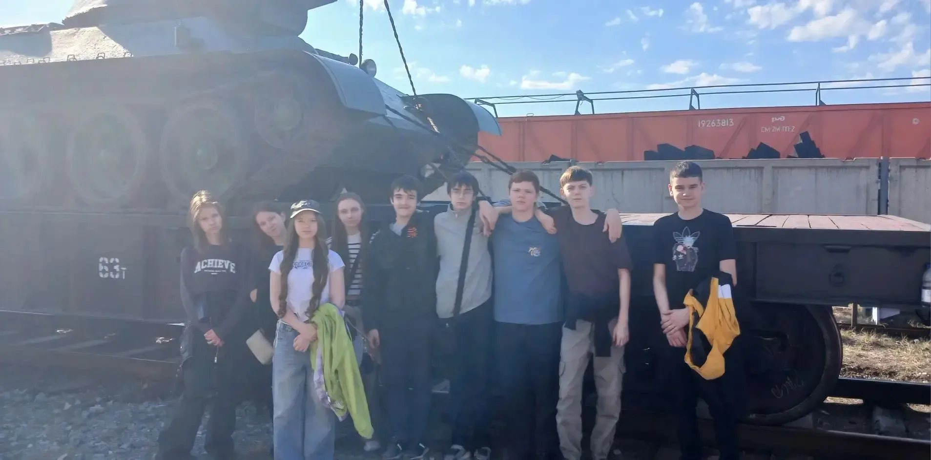 Ученики 7 класса  школы побывали на познавательной экскурсии на железнодорожном вокзале Сургута, куд